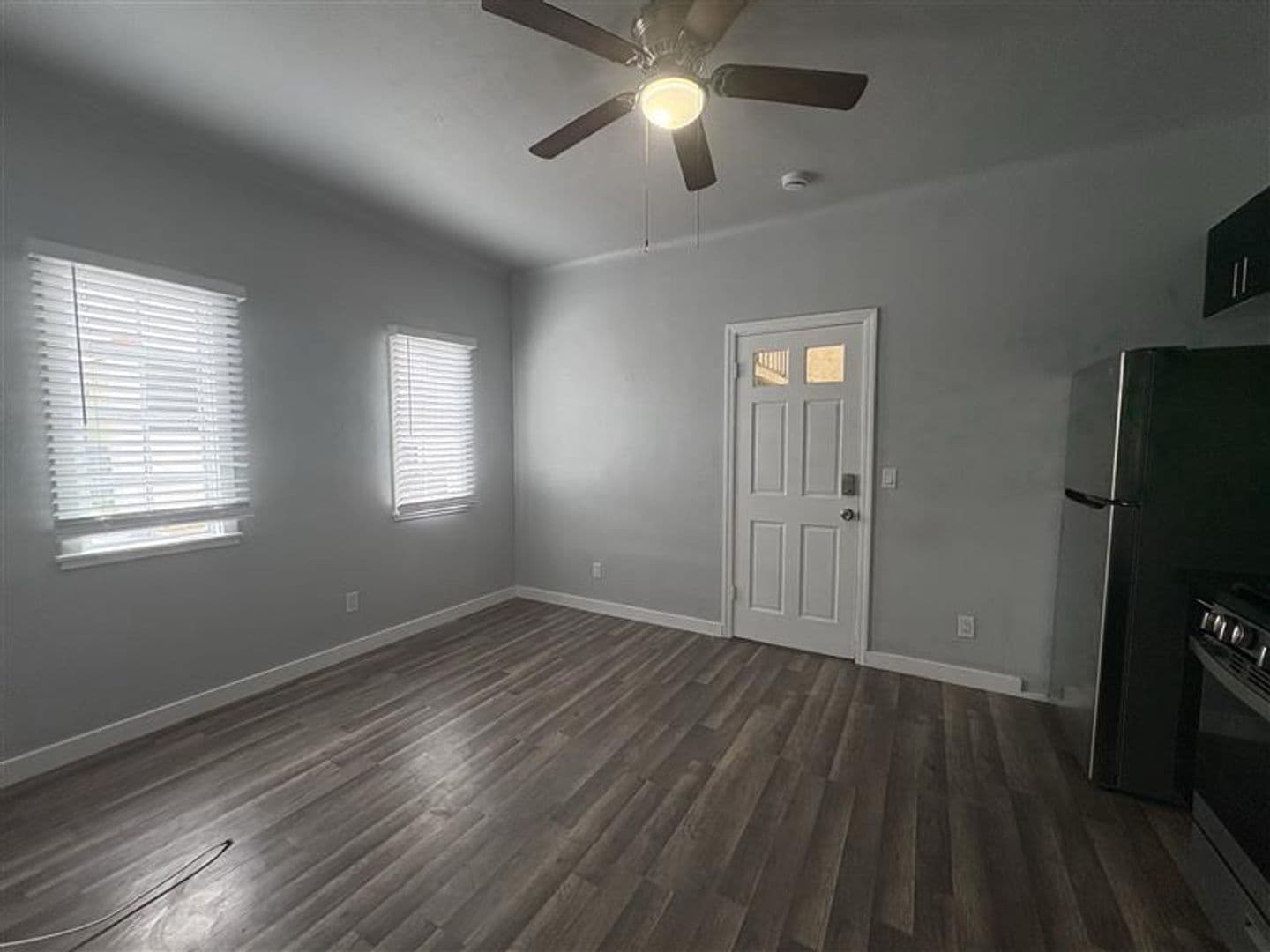 Long Beach Apartment: 1000 Redondo Ave