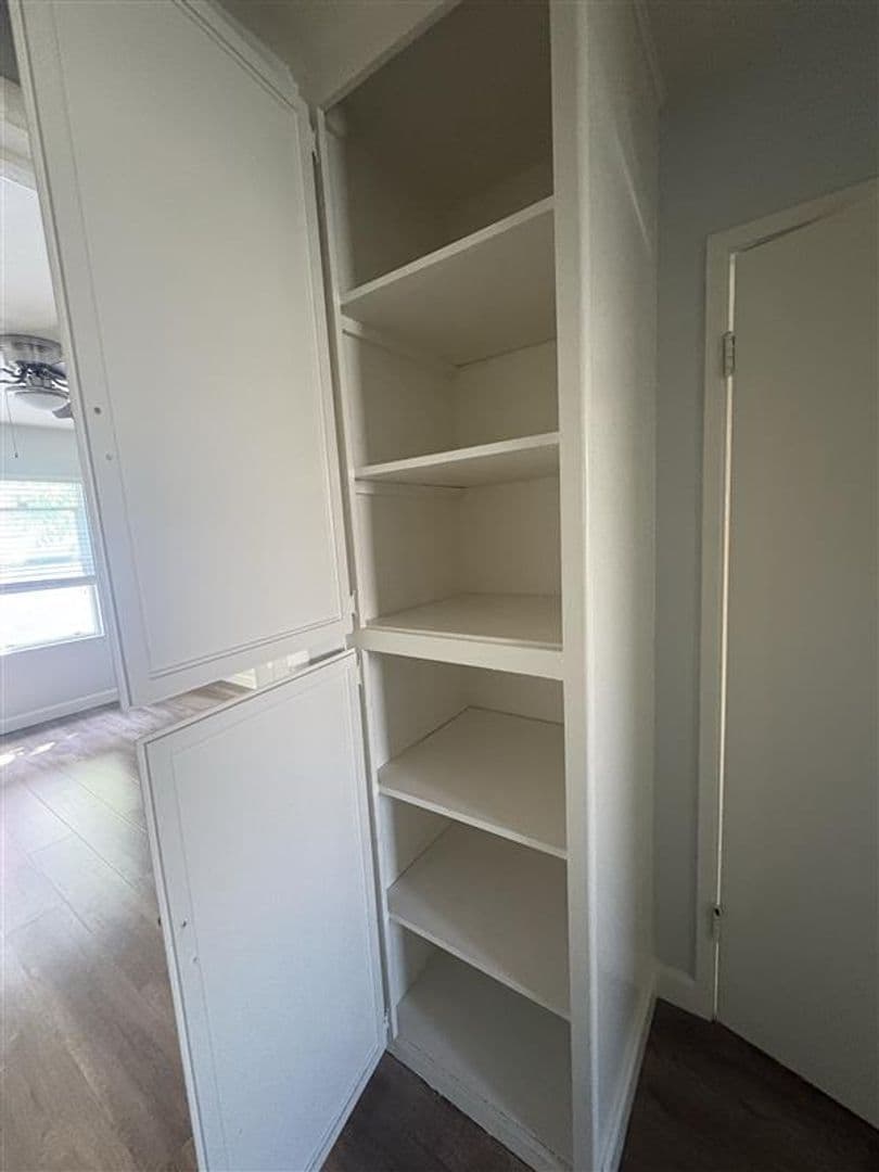 Long Beach Apartment: 201-209 E 12th St