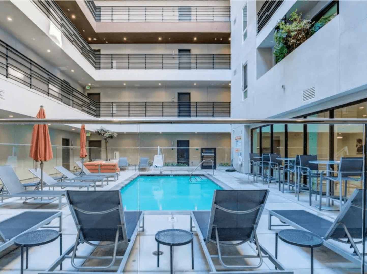 Los Angeles Apartment: 535 S Kingsley Dr. - 201