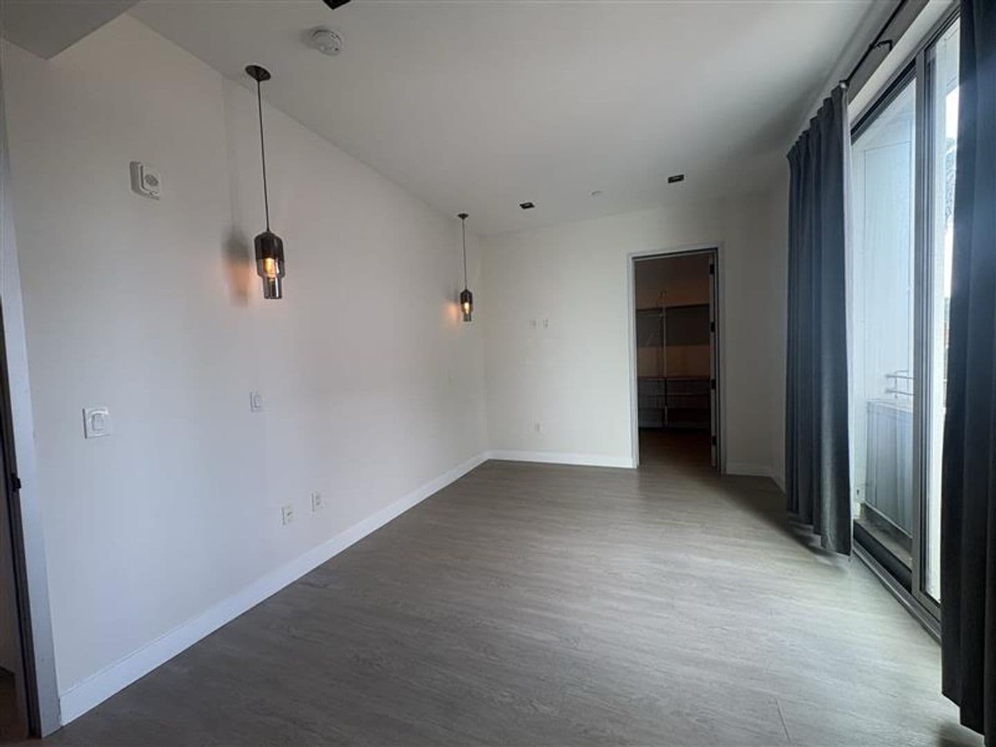 Long Beach Apartment: 495 Promenade Ave