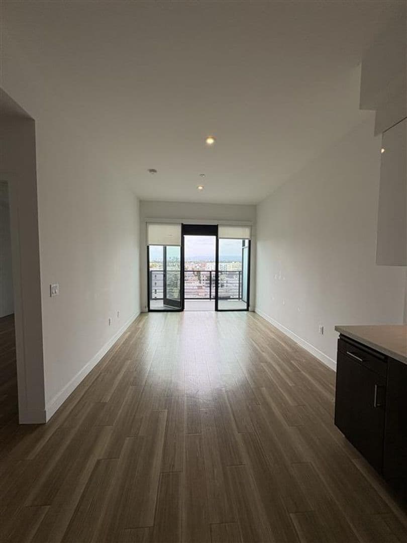 Los Angeles Apartment: 535 S Kingsley Dr. - 706
