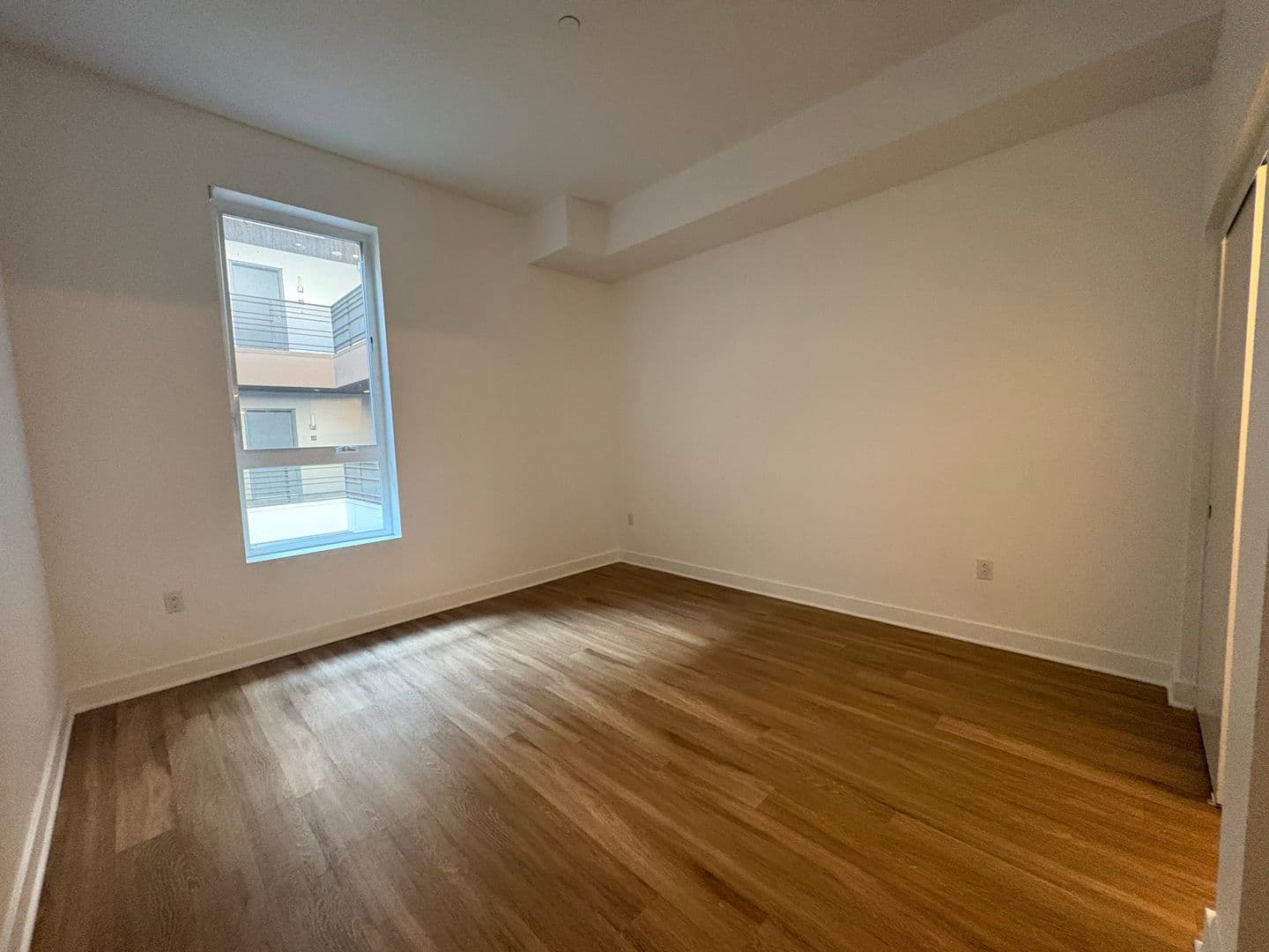Los Angeles Apartment: 535 S Kingsley Dr. - 413