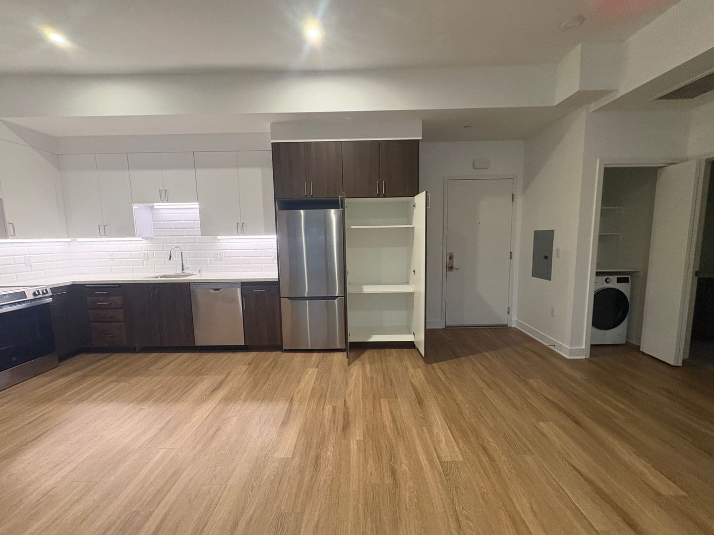 Los Angeles Apartment: 535 S Kingsley Dr. - 413