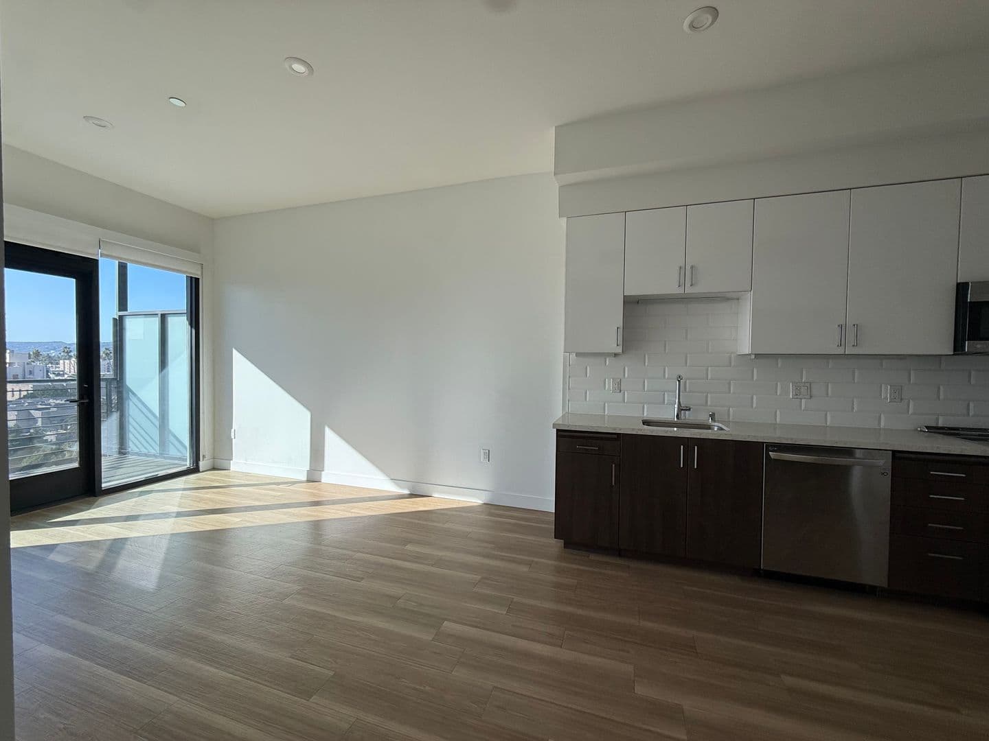 Los Angeles Apartment: 535 S Kingsley Dr. - 606