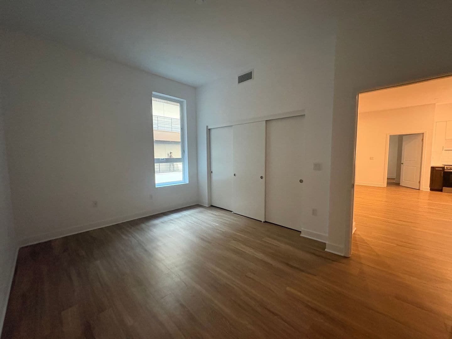 Los Angeles Apartment: 535 S Kingsley Dr. - 413