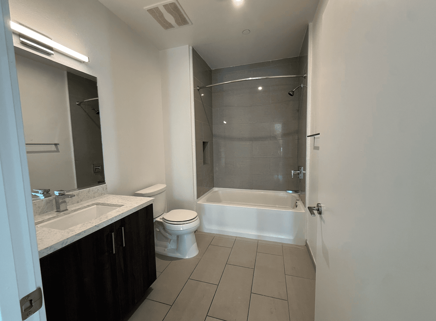Los Angeles Apartment: 535 S Kingsley Dr. - 602
