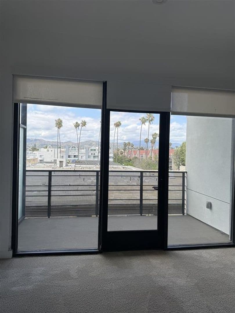 Los Angeles Apartment: 535 S Kingsley Dr. - 201