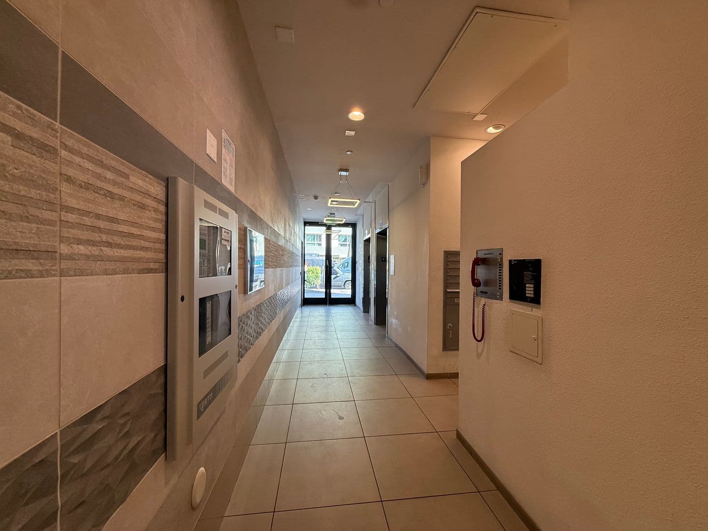 Los Angeles Apartment: 535 S Kingsley Dr. - 606