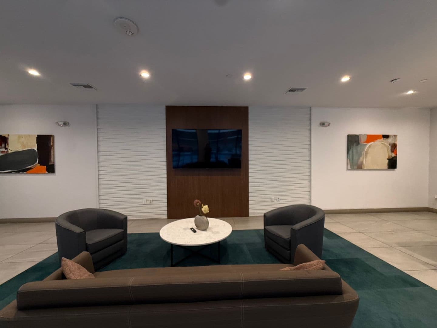 Los Angeles Apartment: 535 S Kingsley Dr. - 606