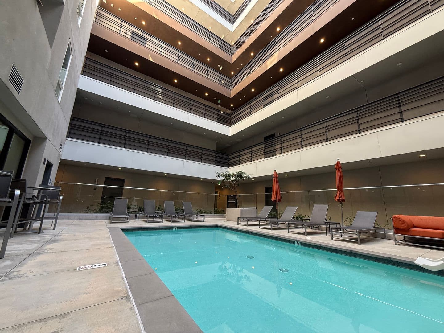 Los Angeles Apartment: 535 S Kingsley Dr. - 413
