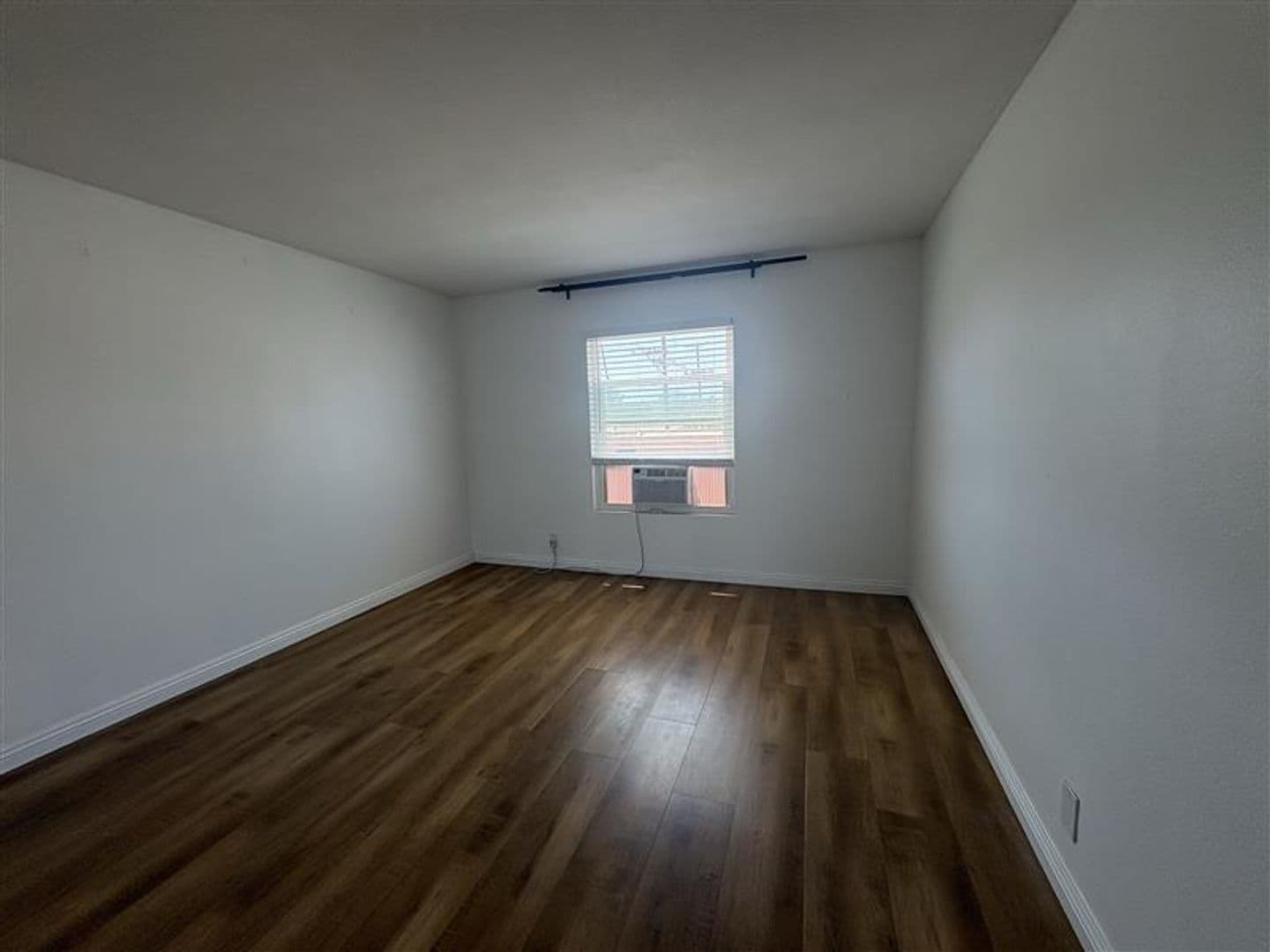 Long Beach Apartment: 1518 E. 3rd St