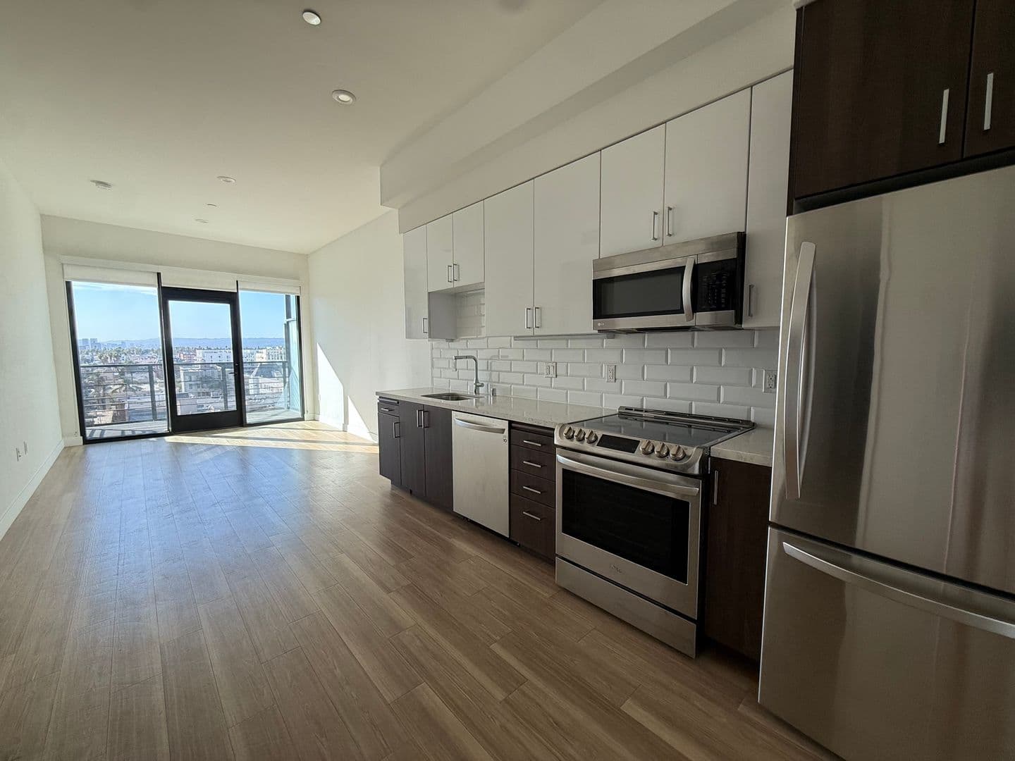 Los Angeles Apartment: 535 S Kingsley Dr. - 606