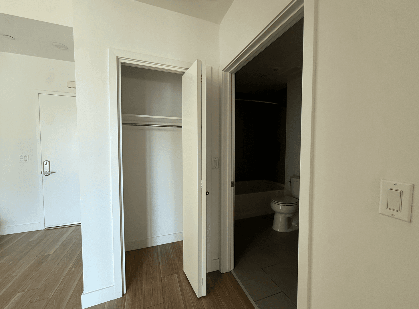 Los Angeles Apartment: 535 S Kingsley Dr. - 602