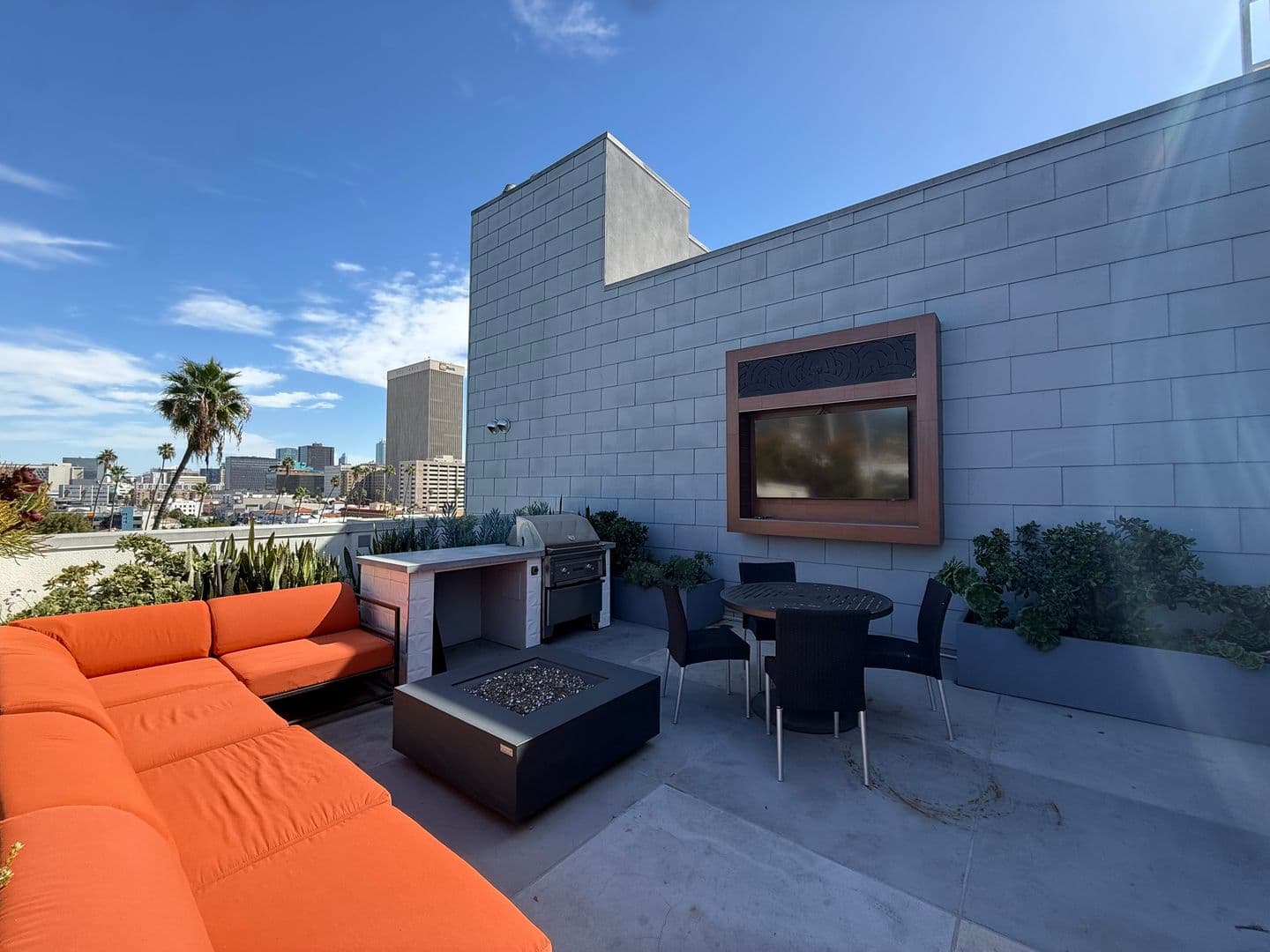 Los Angeles Apartment: 535 S Kingsley Dr. - 606