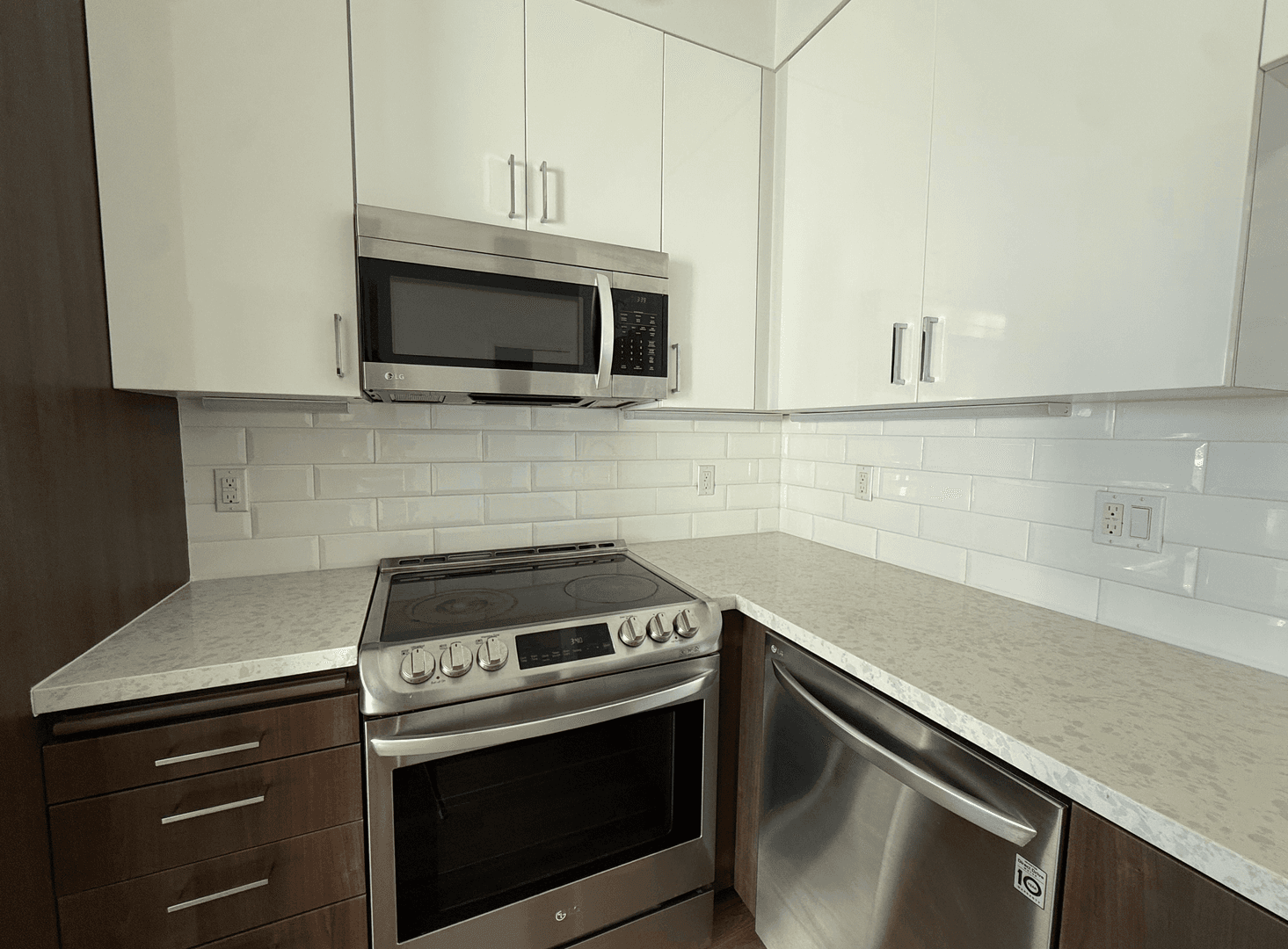 Los Angeles Apartment: 535 S Kingsley Dr. - 602