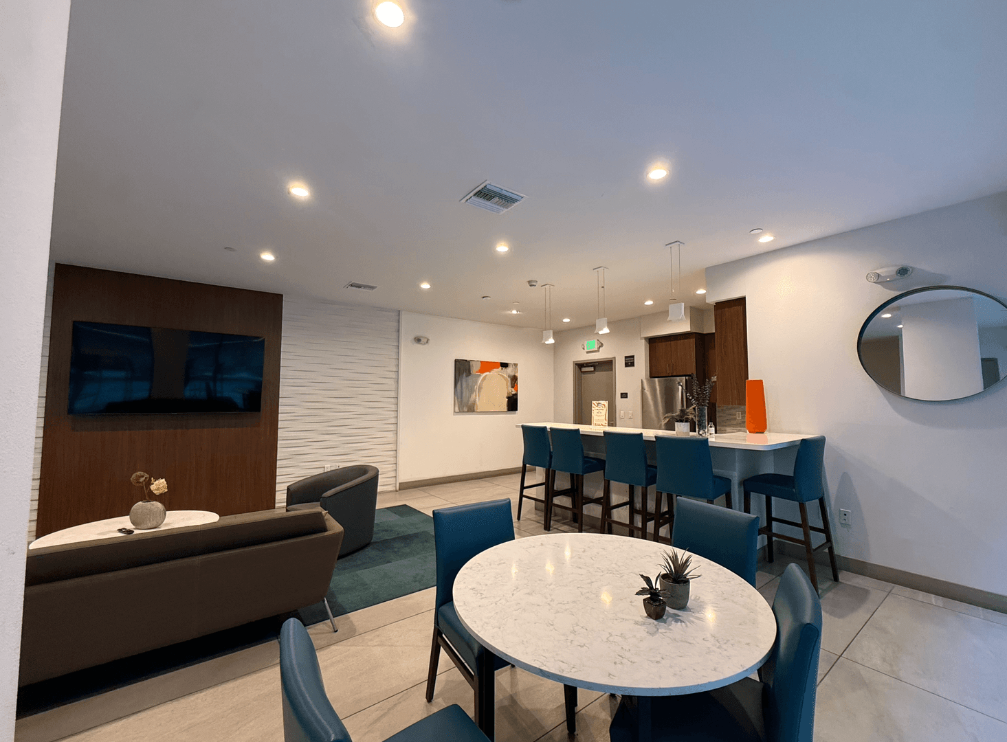 Los Angeles Apartment: 535 S Kingsley Dr. - 602