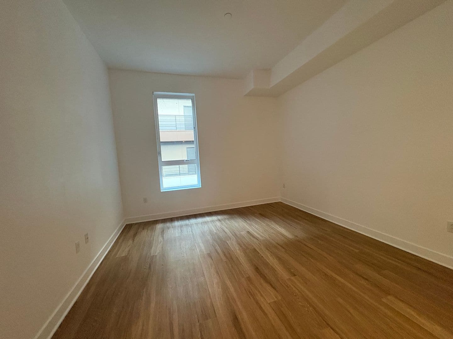 Los Angeles Apartment: 535 S Kingsley Dr. - 413