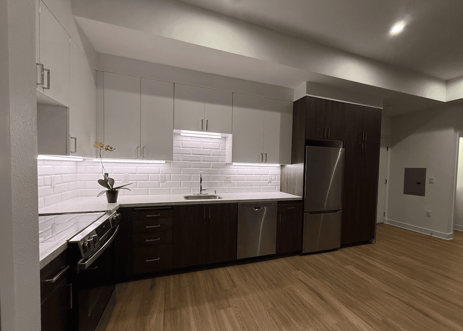 Los Angeles Apartment: 535 S Kingsley Dr. - 413