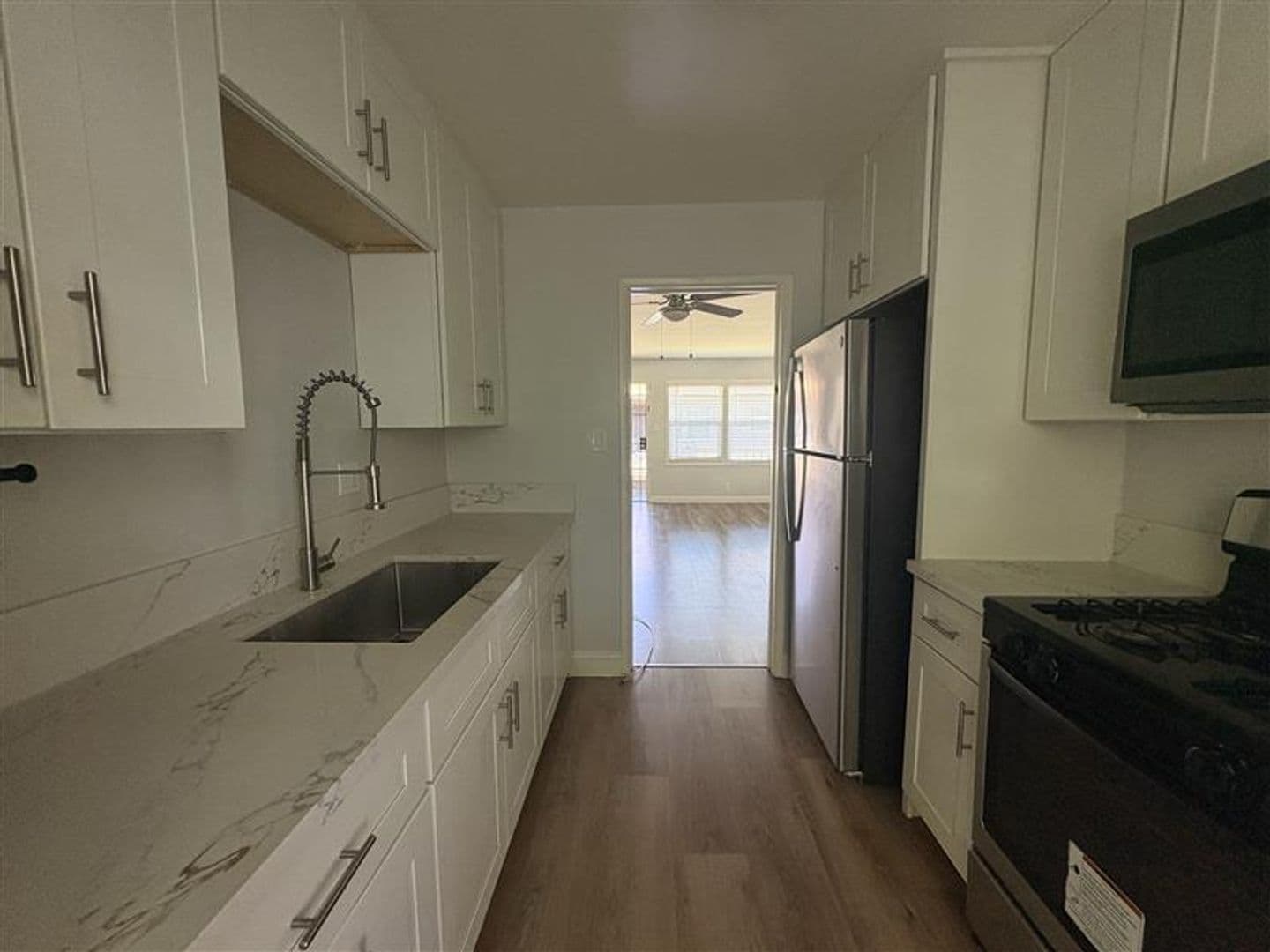 Long Beach Apartment: 201-209 E 12th St