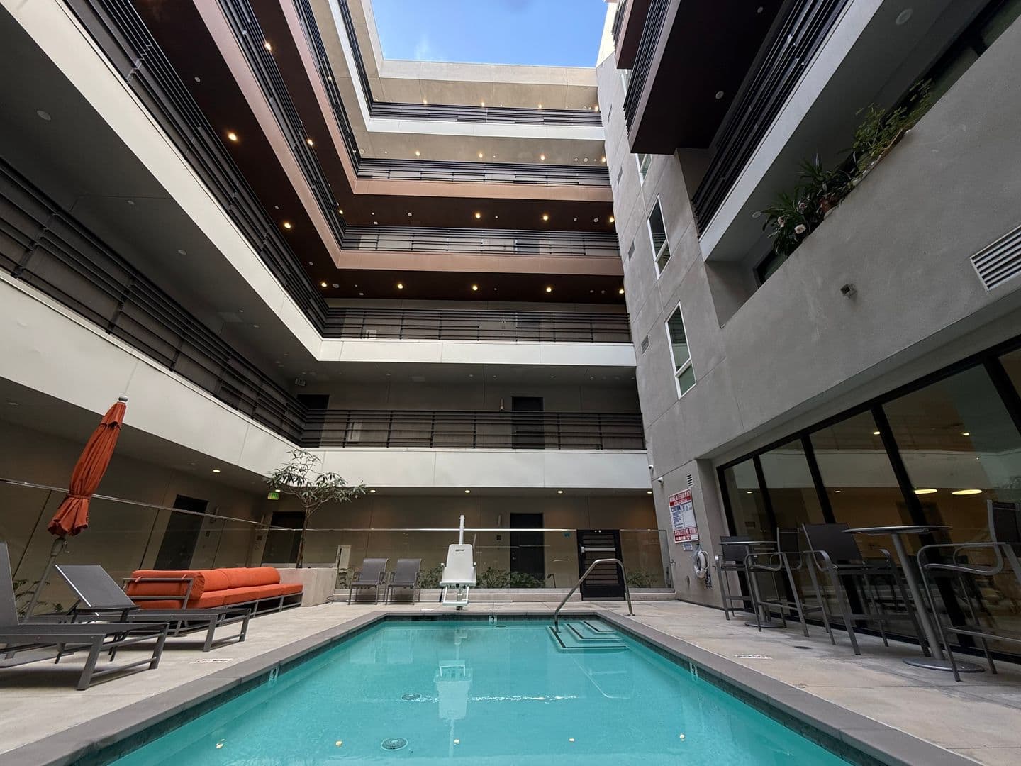 Los Angeles Apartment: 535 S Kingsley Dr. - 606