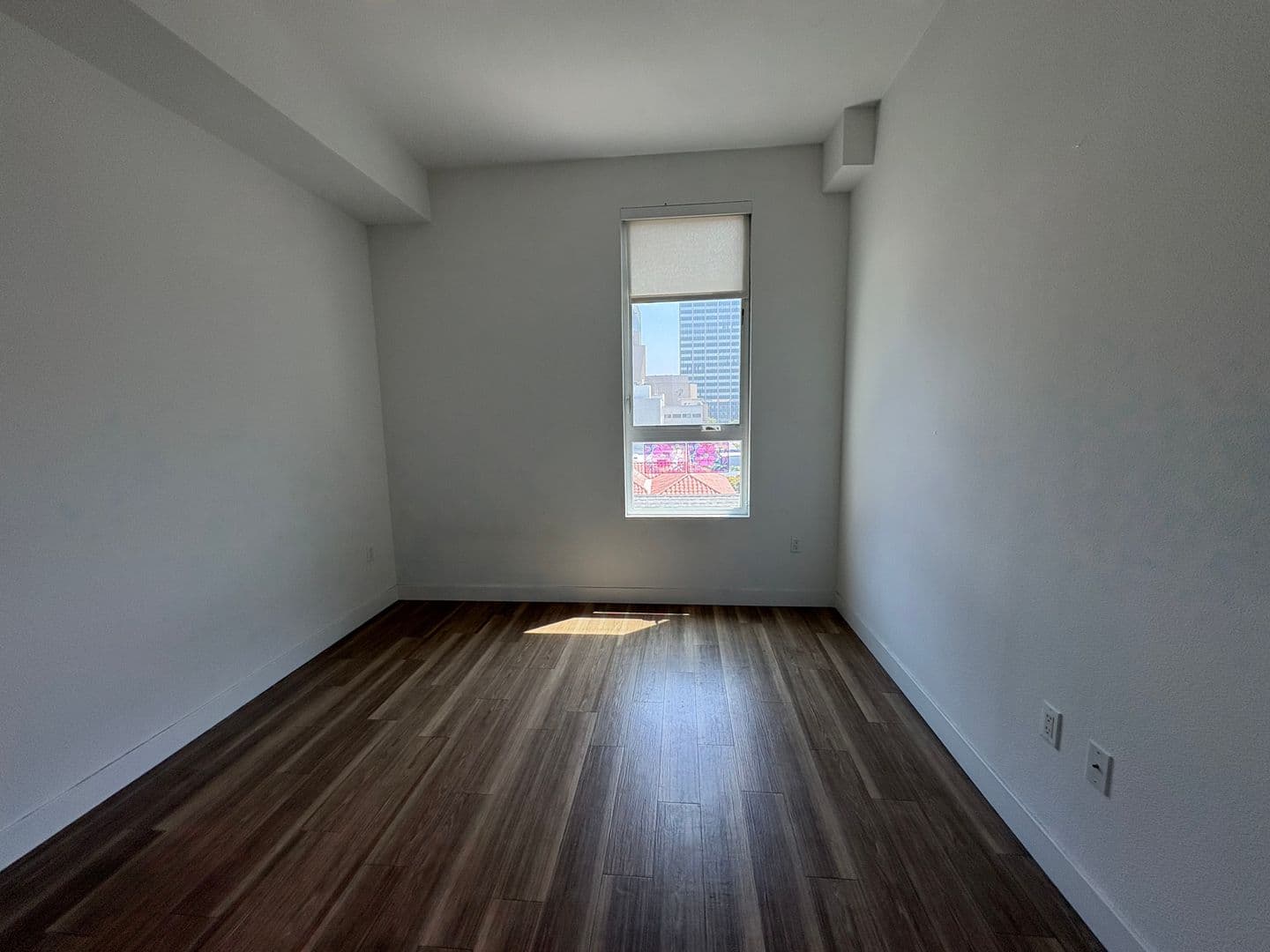 Los Angeles Apartment: 535 S Kingsley Dr. - 511
