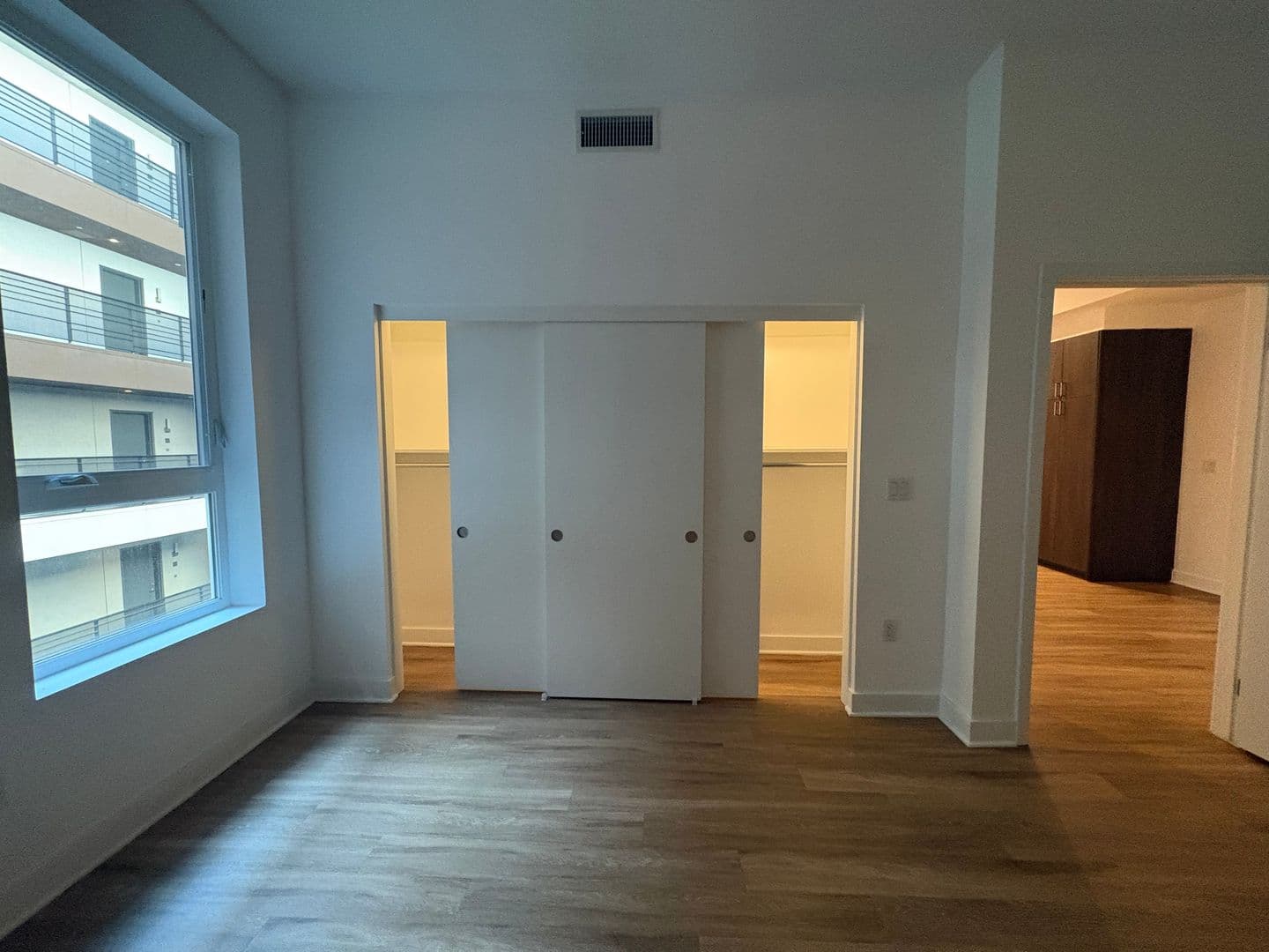 Los Angeles Apartment: 535 S Kingsley Dr. - 413