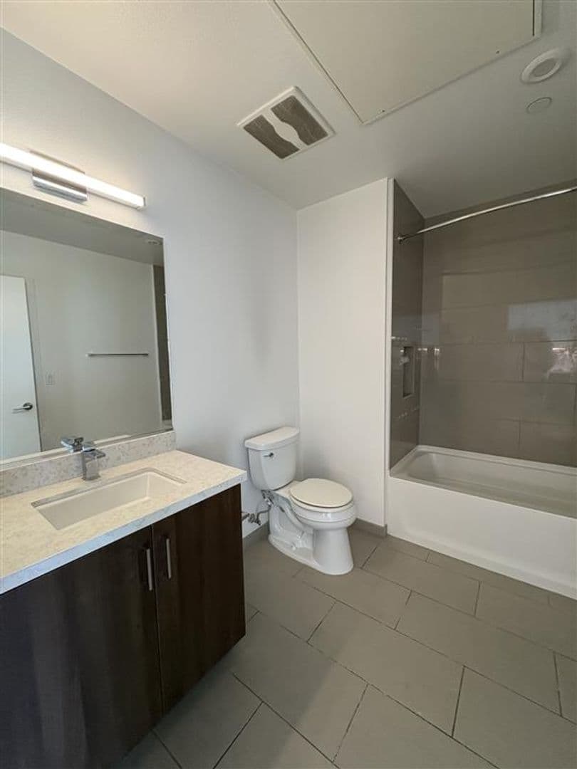 Los Angeles Apartment: 535 S Kingsley Dr. - 706