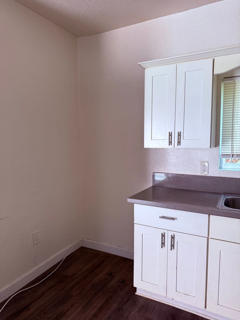 Long Beach Apartment: 1033 Hoffman Ave