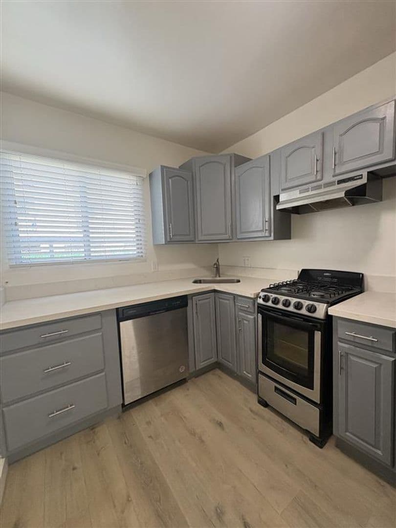 Venice Apartment: 2727-2741 Abbot Kinney Blvd