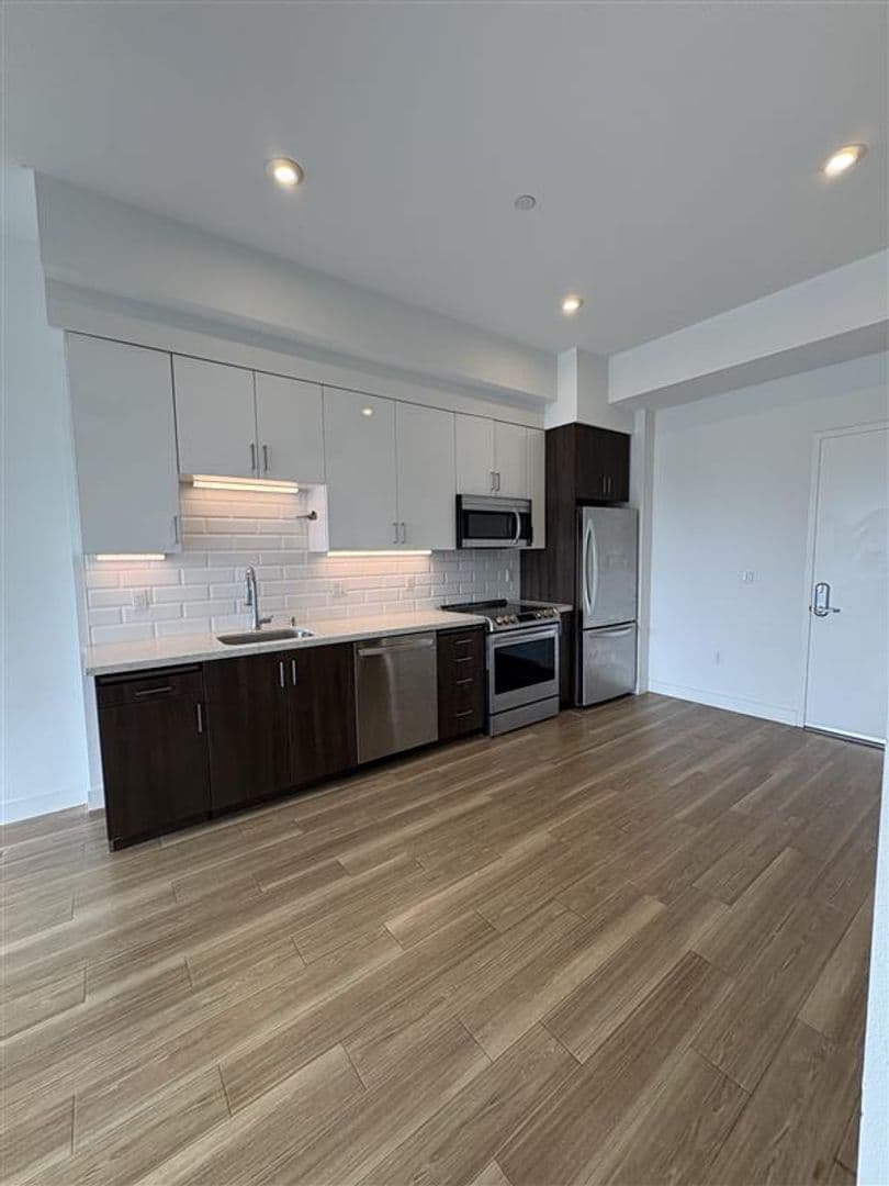 Los Angeles Apartment: 535 S Kingsley Dr. - 706