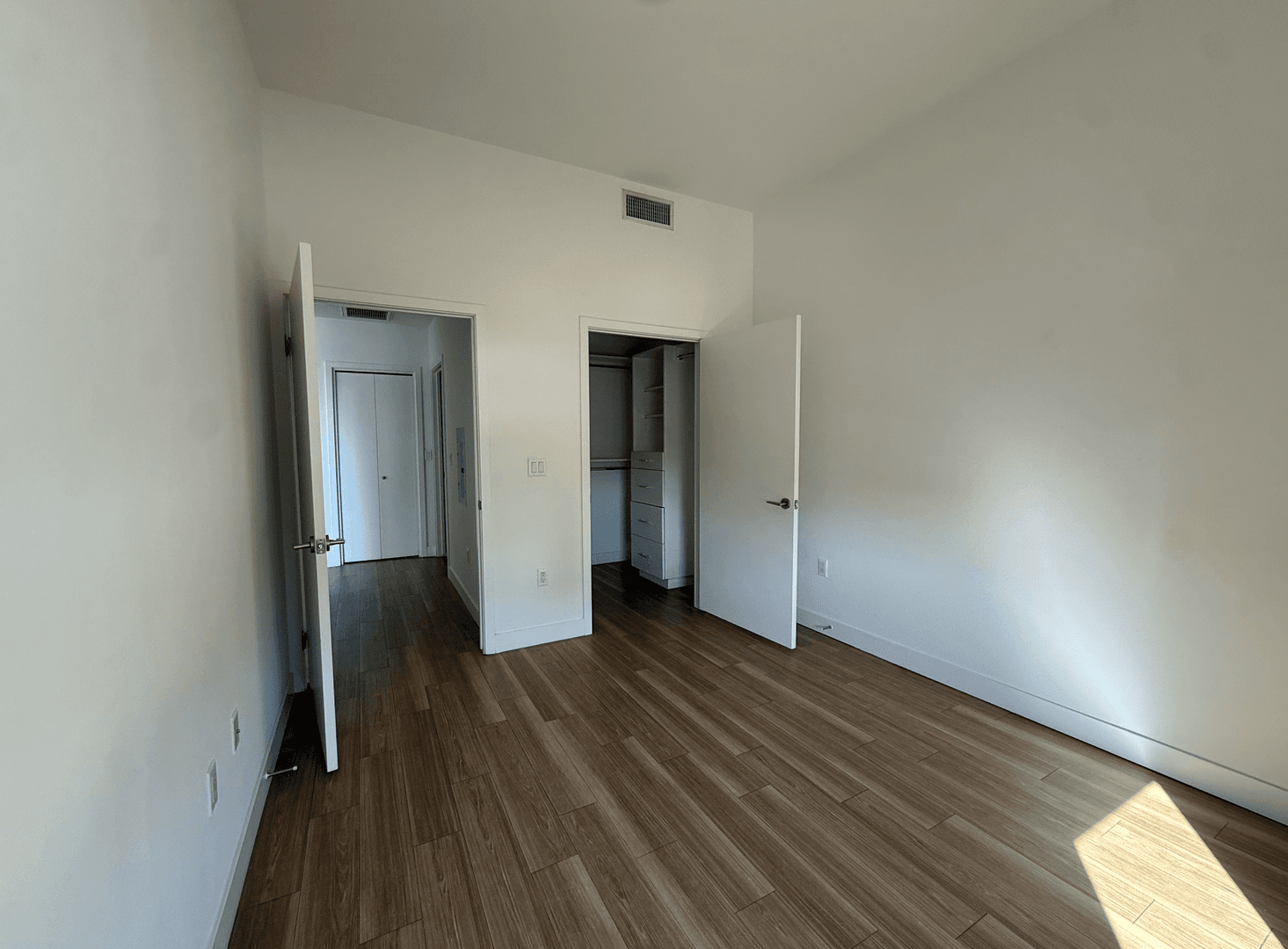 Los Angeles Apartment: 535 S Kingsley Dr. - 602