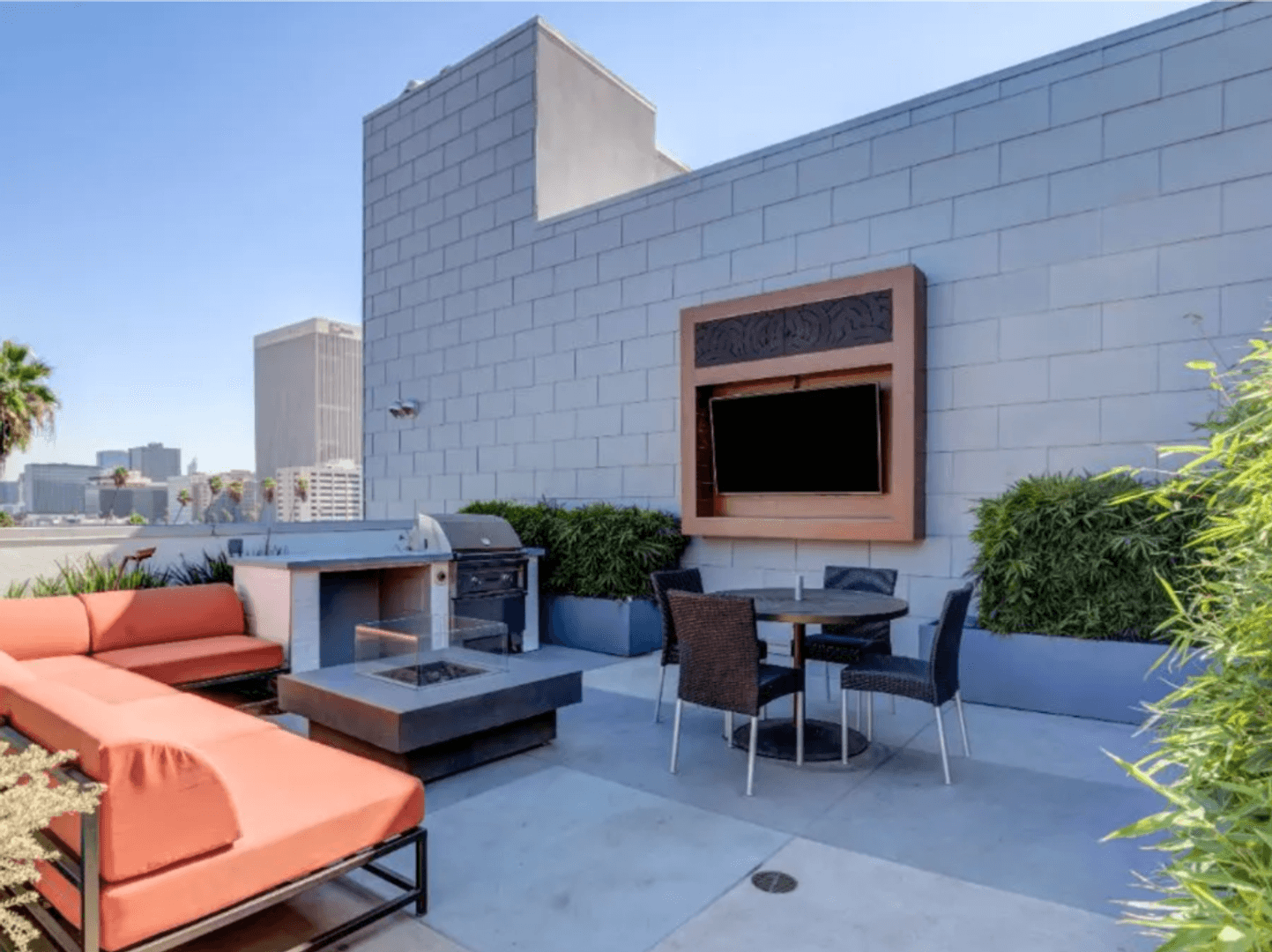 Los Angeles Apartment: 535 S Kingsley Dr. - 201