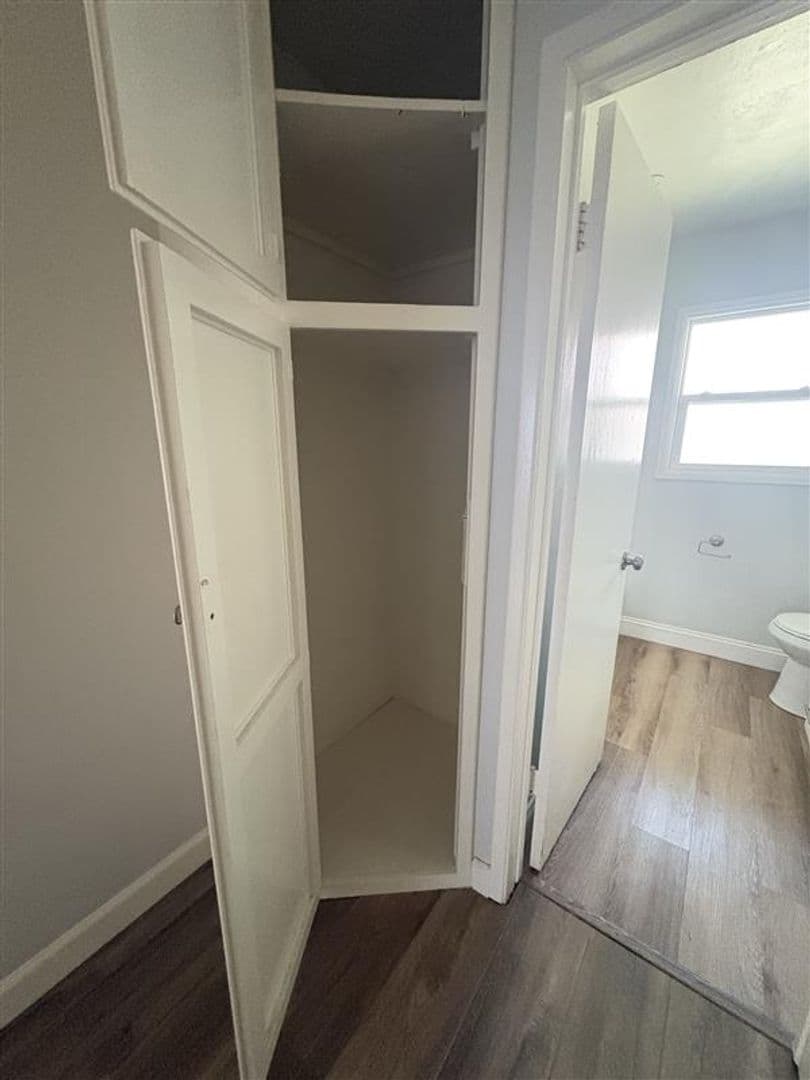 Long Beach Apartment: 201-209 E 12th St