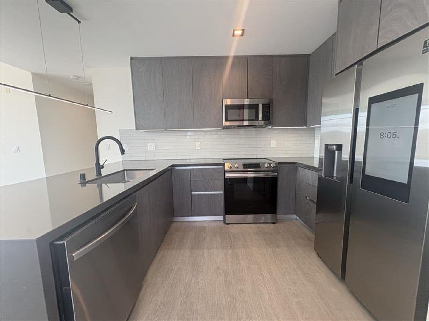 Long Beach Apartment: 495 Promenade Ave