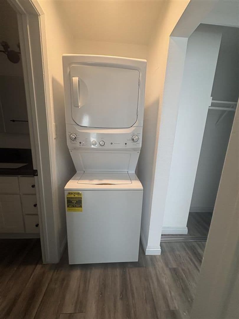 Long Beach Apartment: 1518 E. 3rd St