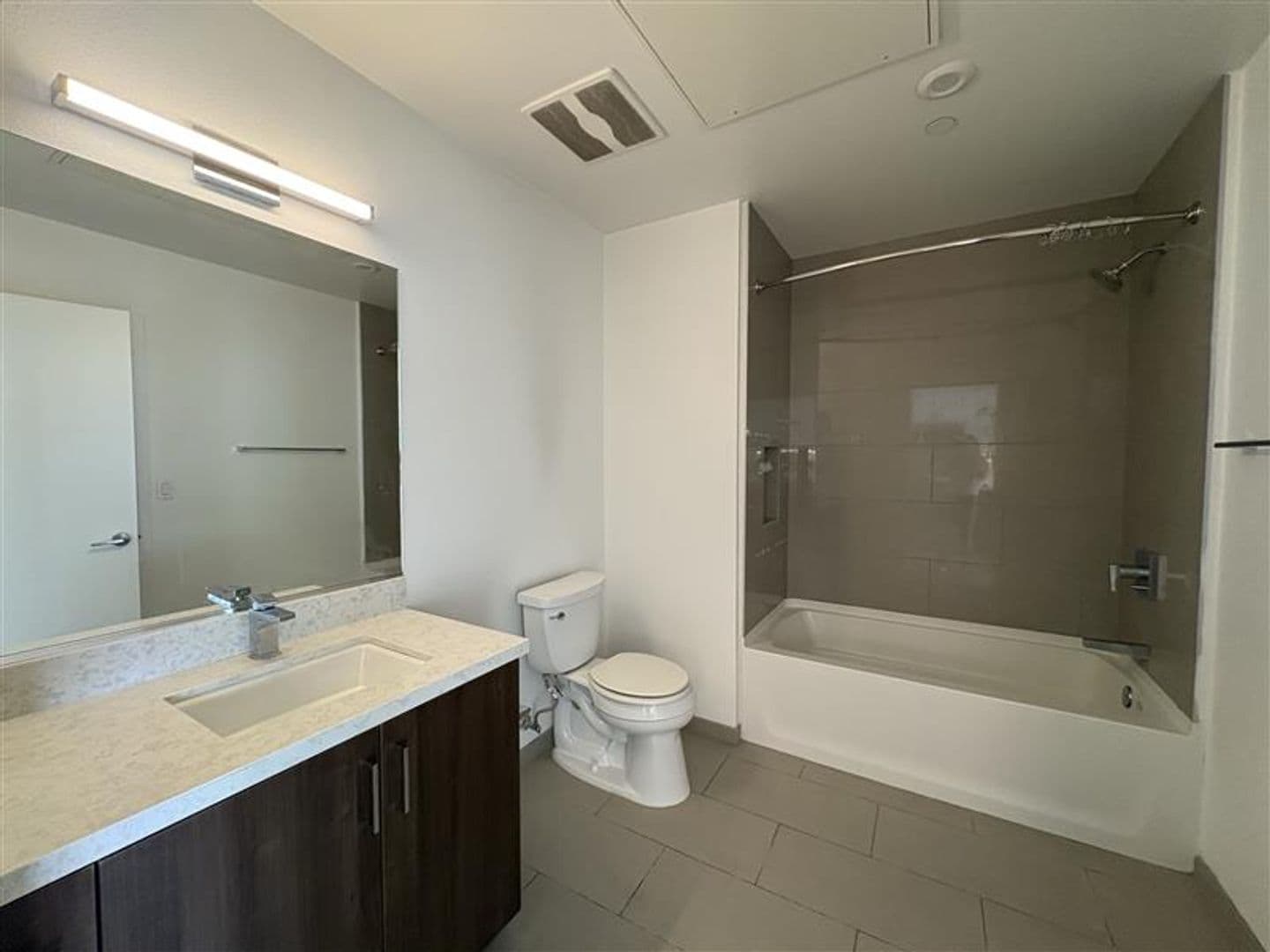 Los Angeles Apartment: 535 S Kingsley Dr. - 706