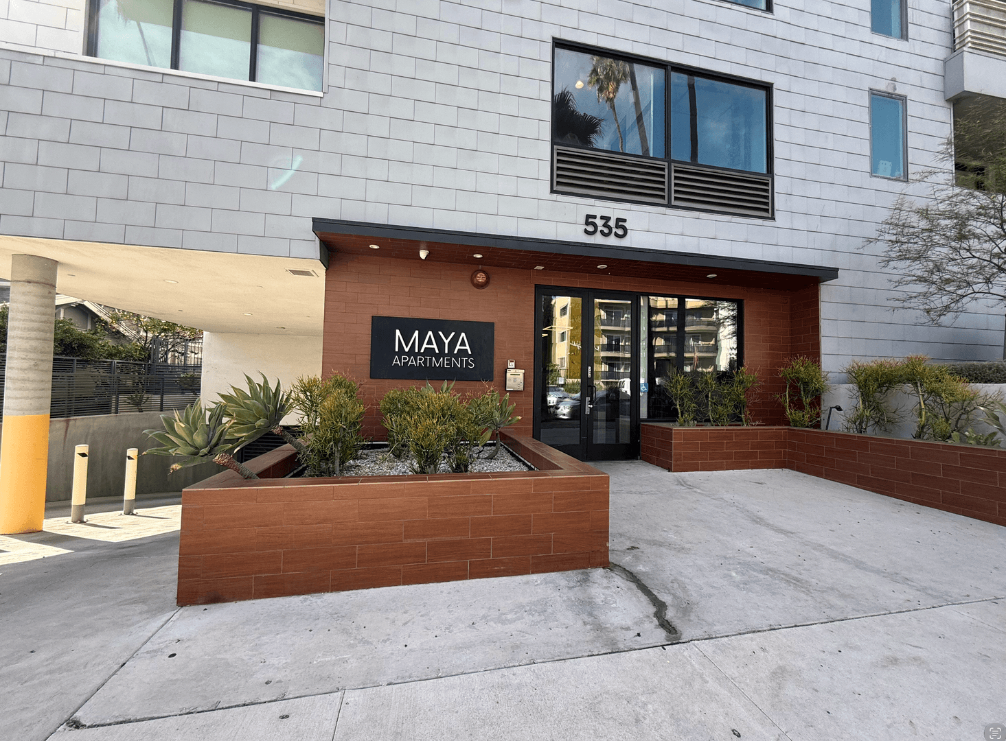 Los Angeles Apartment: 535 S Kingsley Dr. - 602