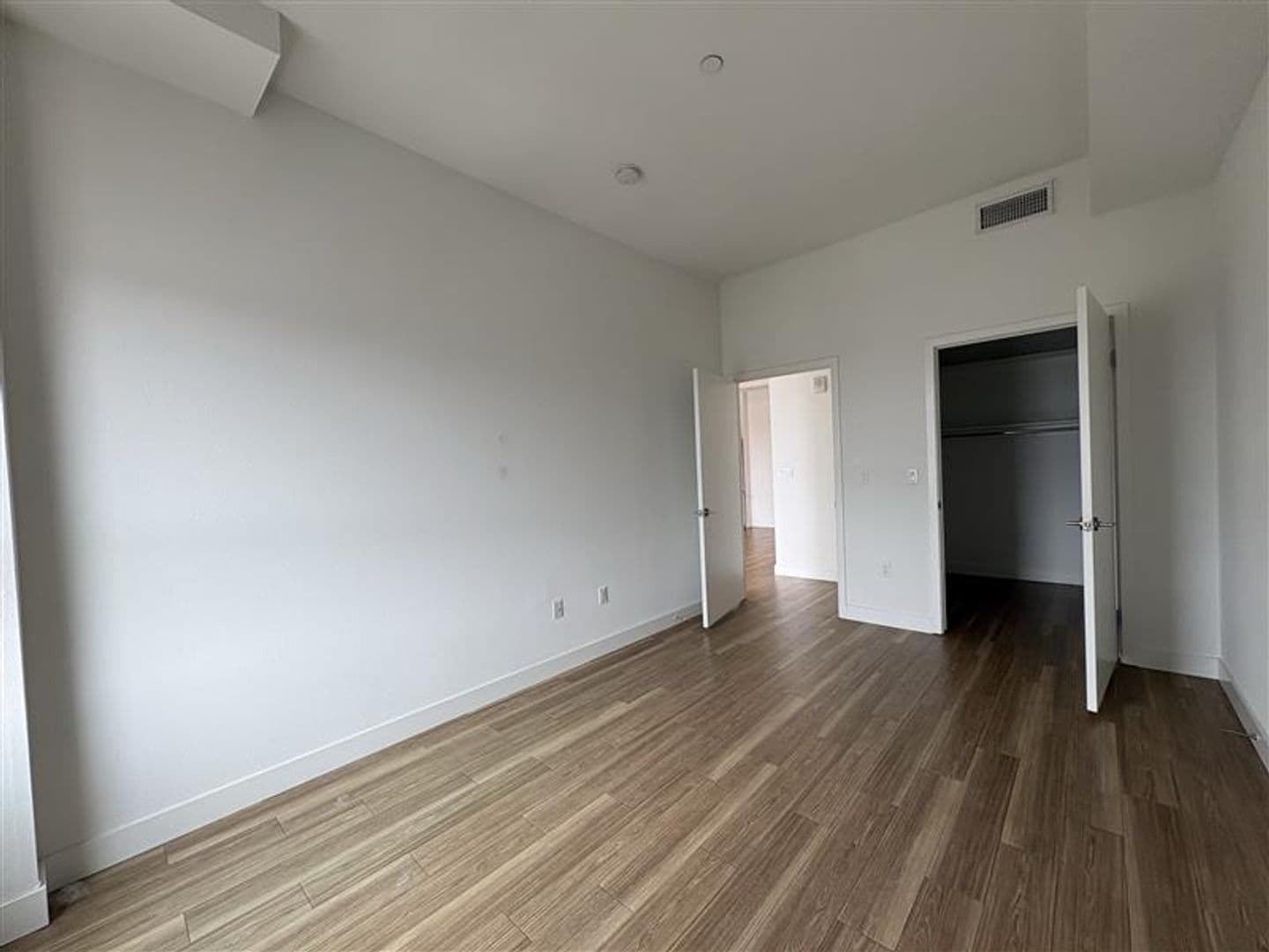 Los Angeles Apartment: 535 S Kingsley Dr. - 706
