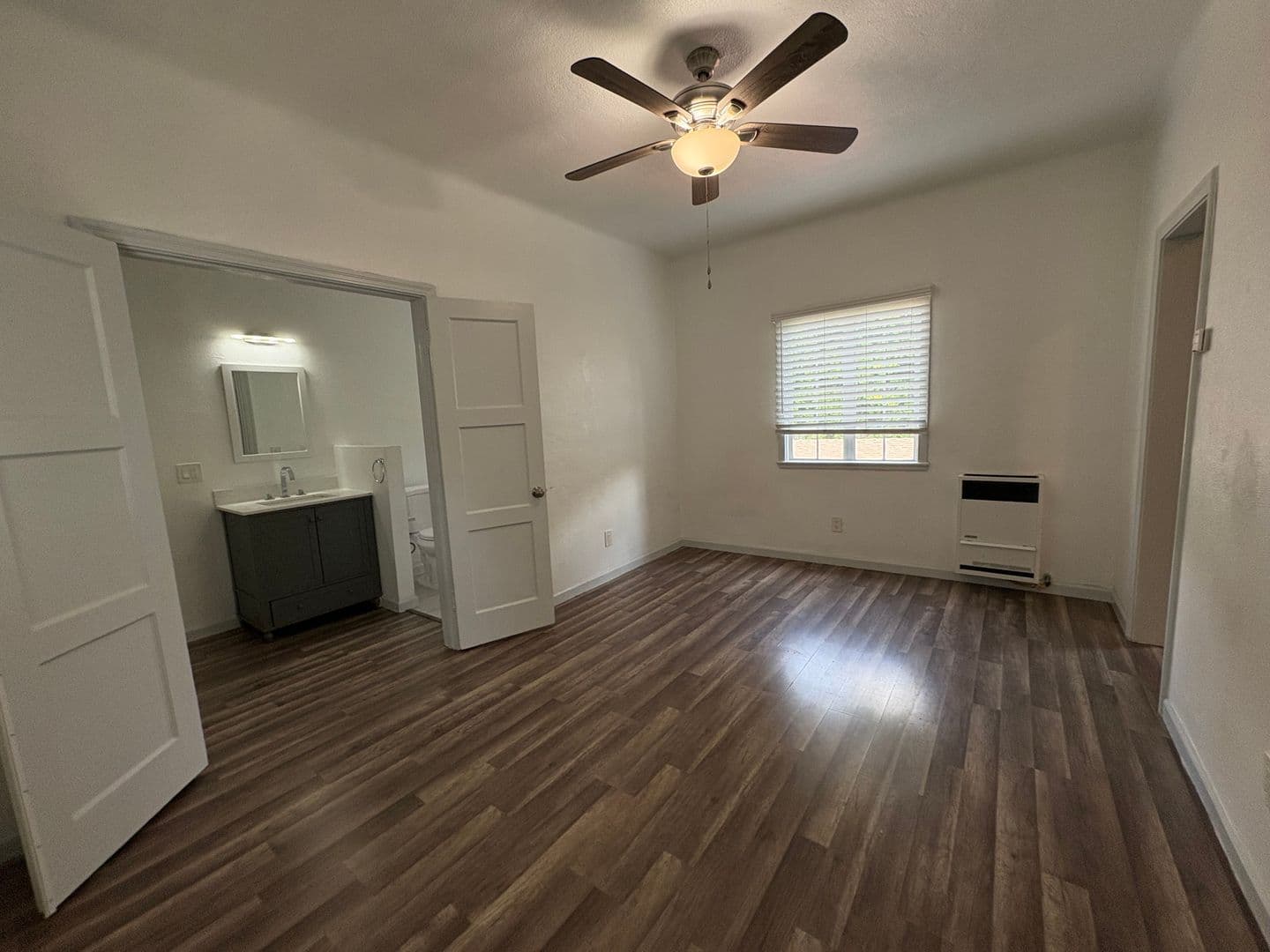 Long Beach Apartment: 1000 Redondo Ave
