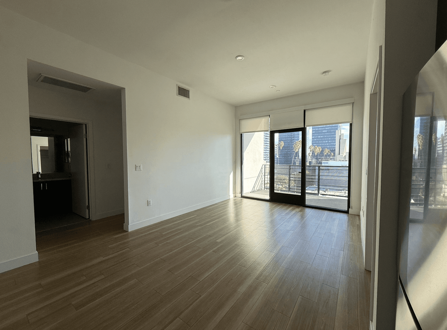 Los Angeles Apartment: 535 S Kingsley Dr. - 602