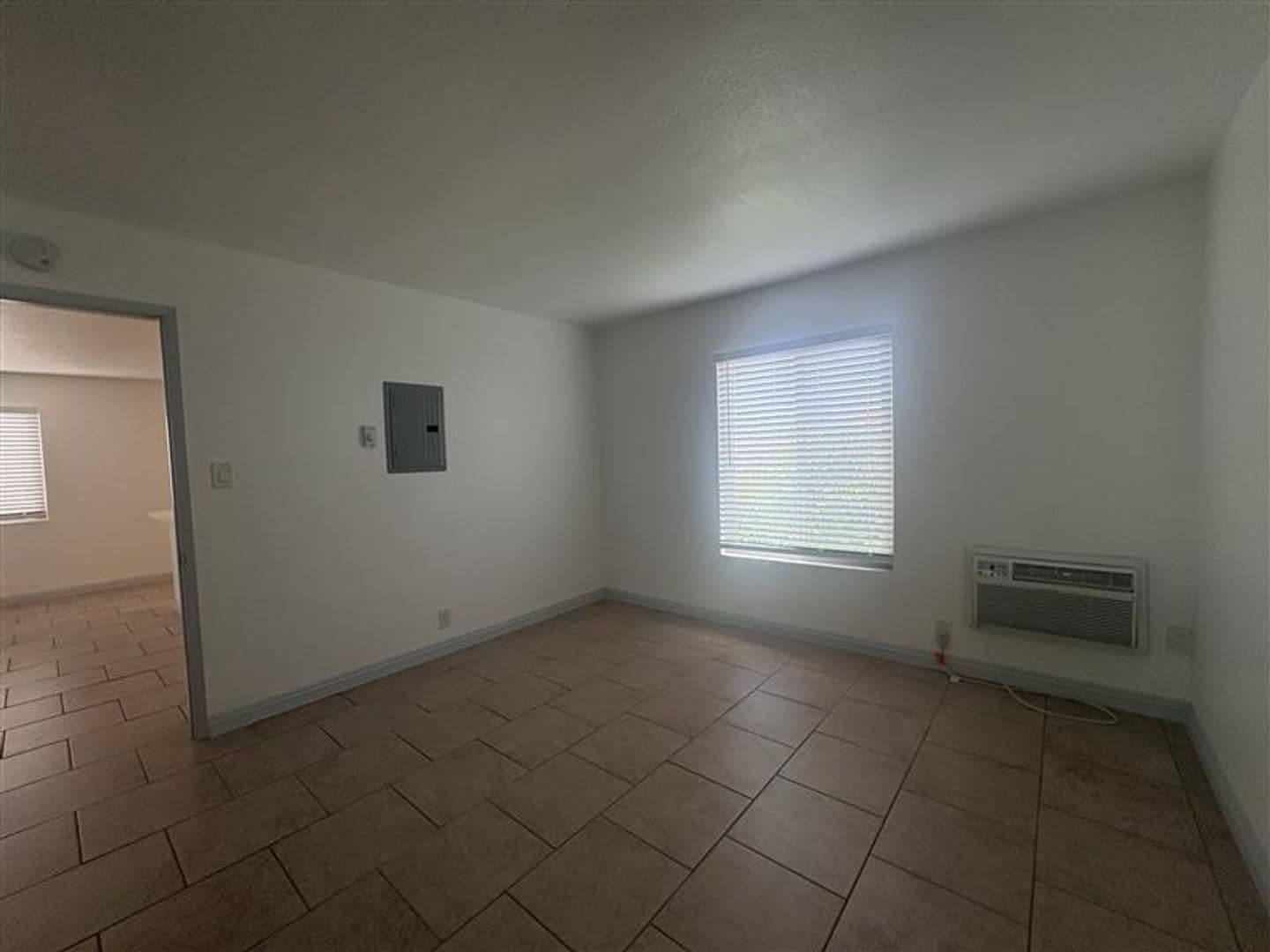 Long Beach Apartment: 1518 E. 3rd St