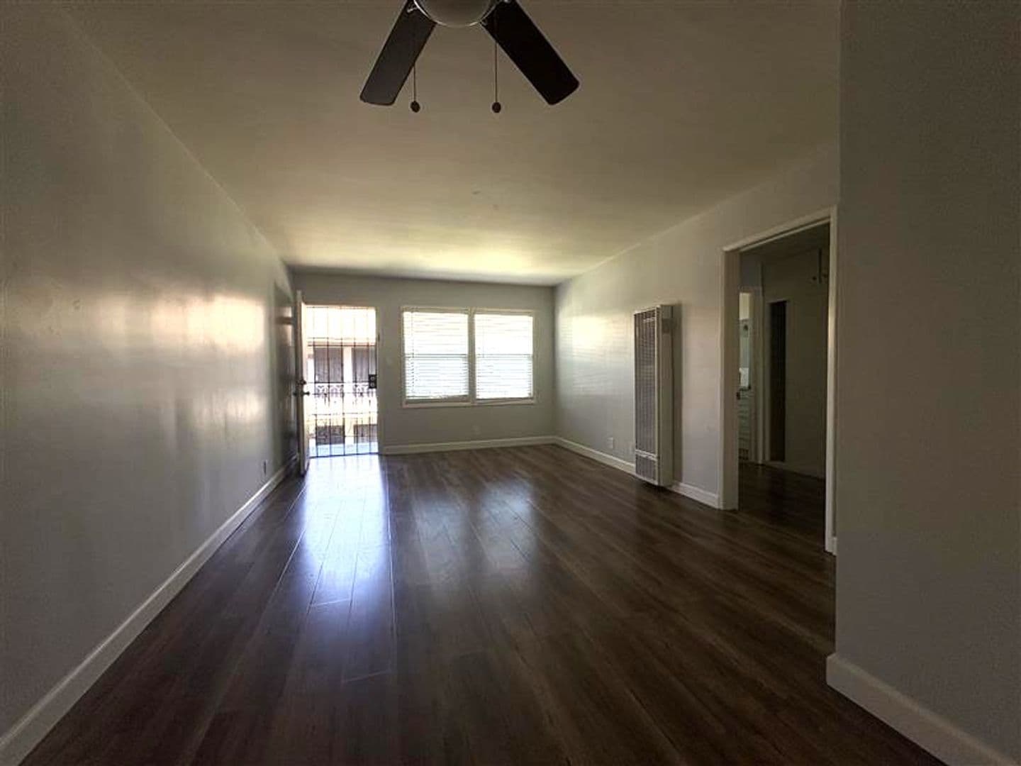 Long Beach Apartment: 201-209 E 12th St