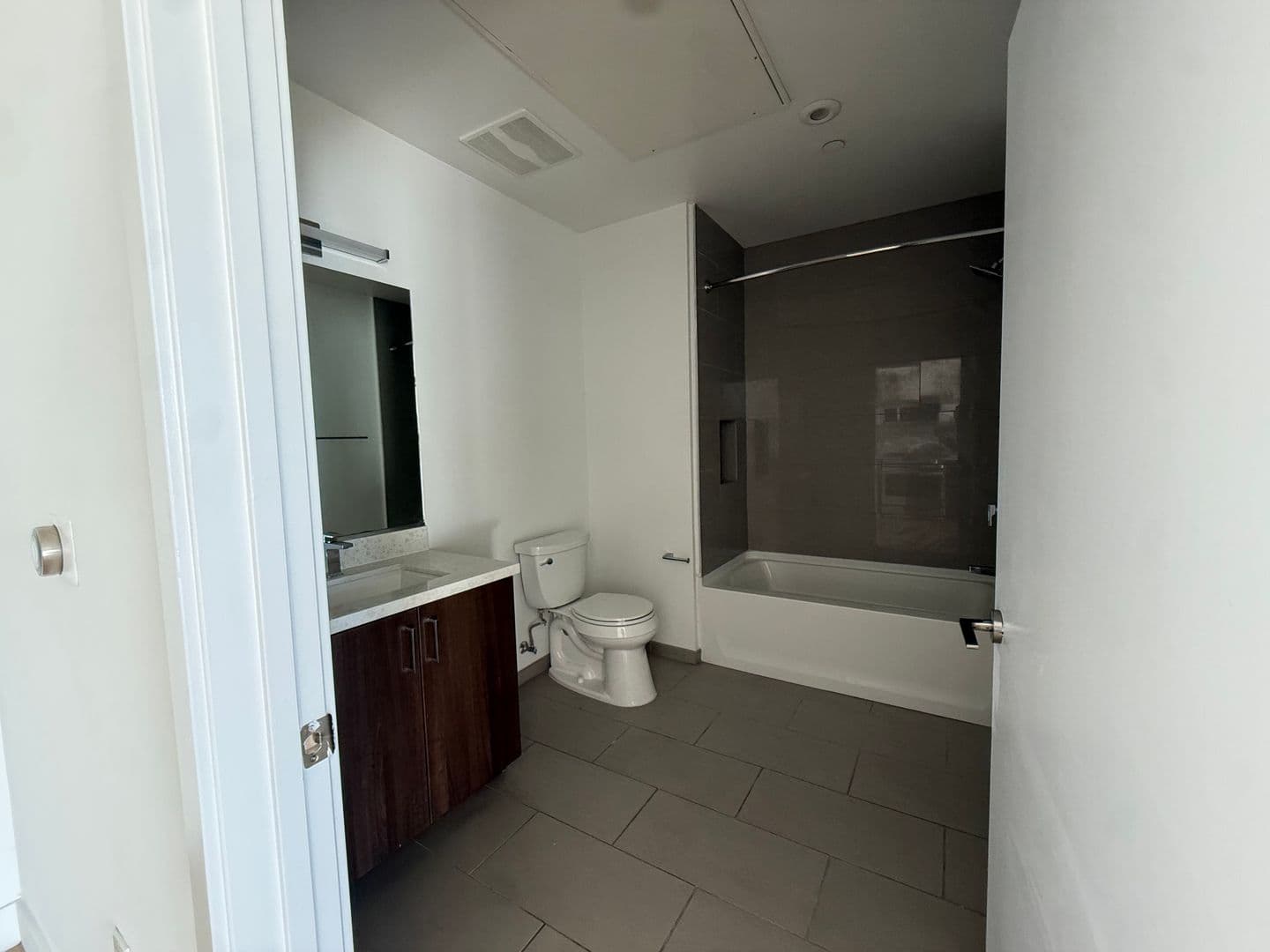 Los Angeles Apartment: 535 S Kingsley Dr. - 606