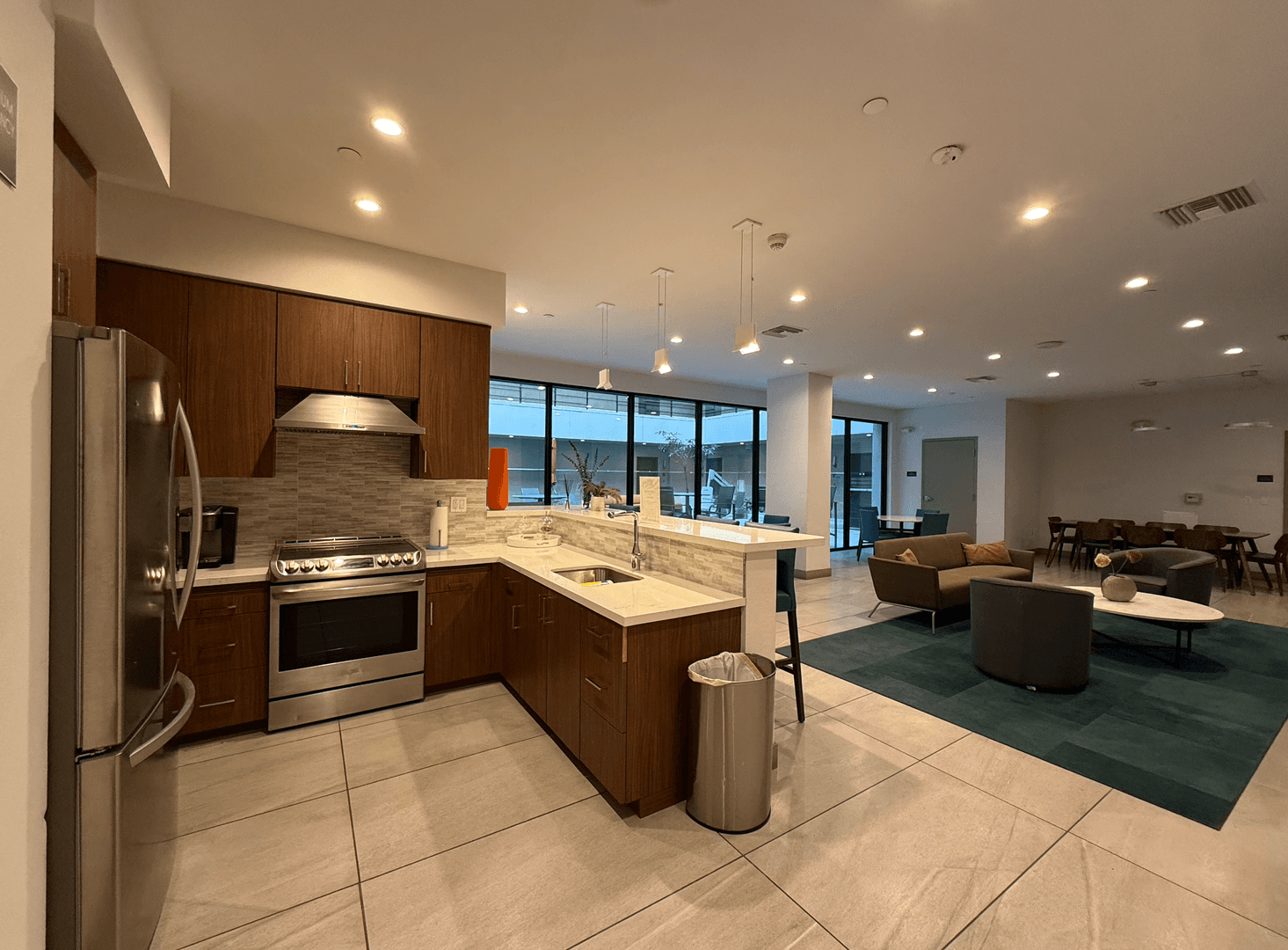 Los Angeles Apartment: 535 S Kingsley Dr. - 602