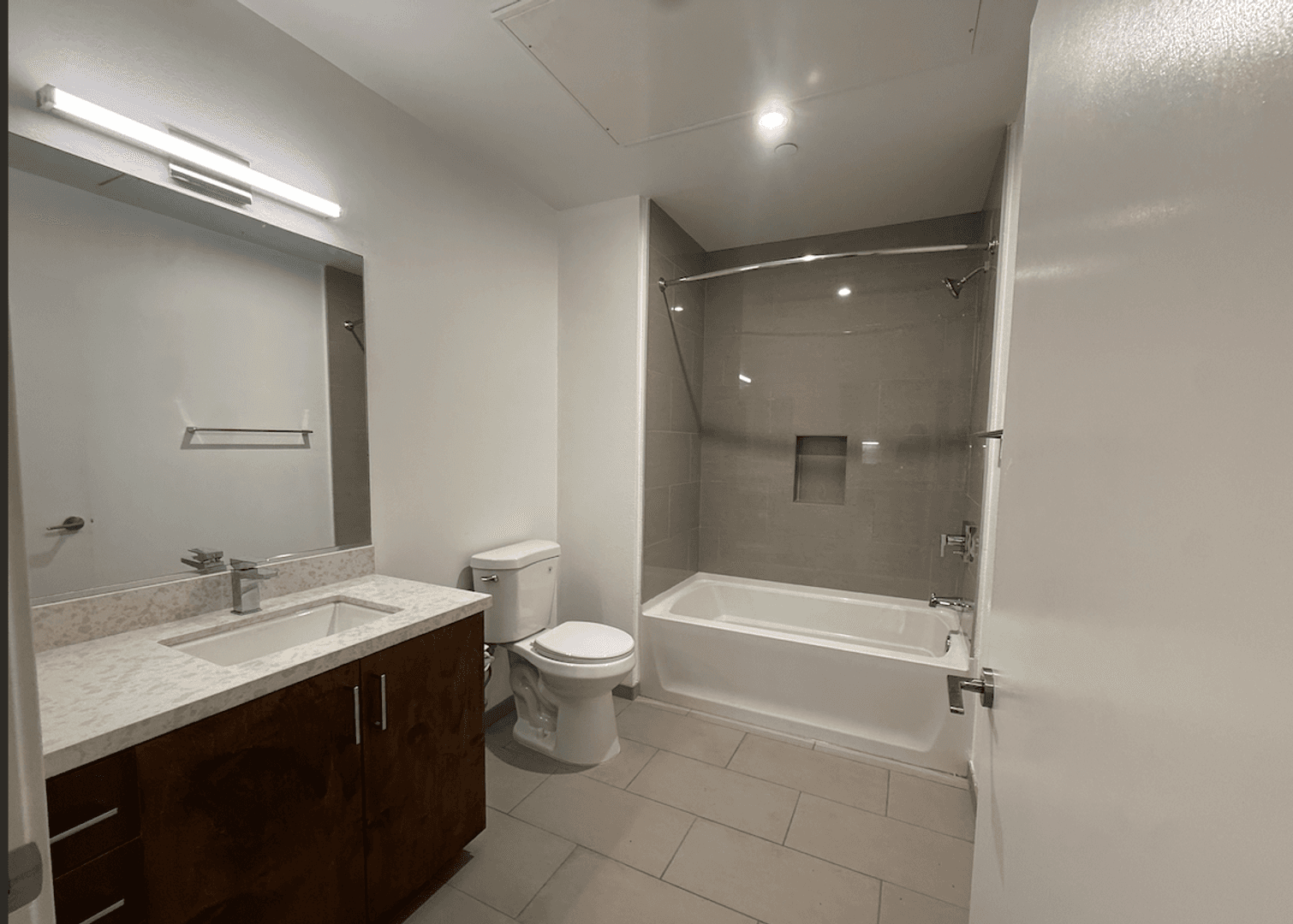 Los Angeles Apartment: 535 S Kingsley Dr. - 413