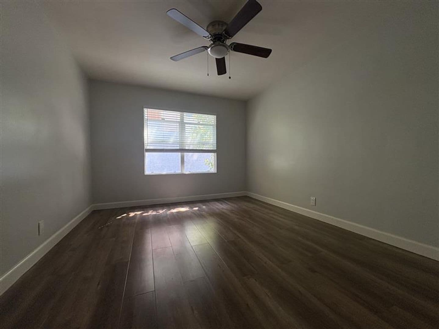 Long Beach Apartment: 201-209 E 12th St