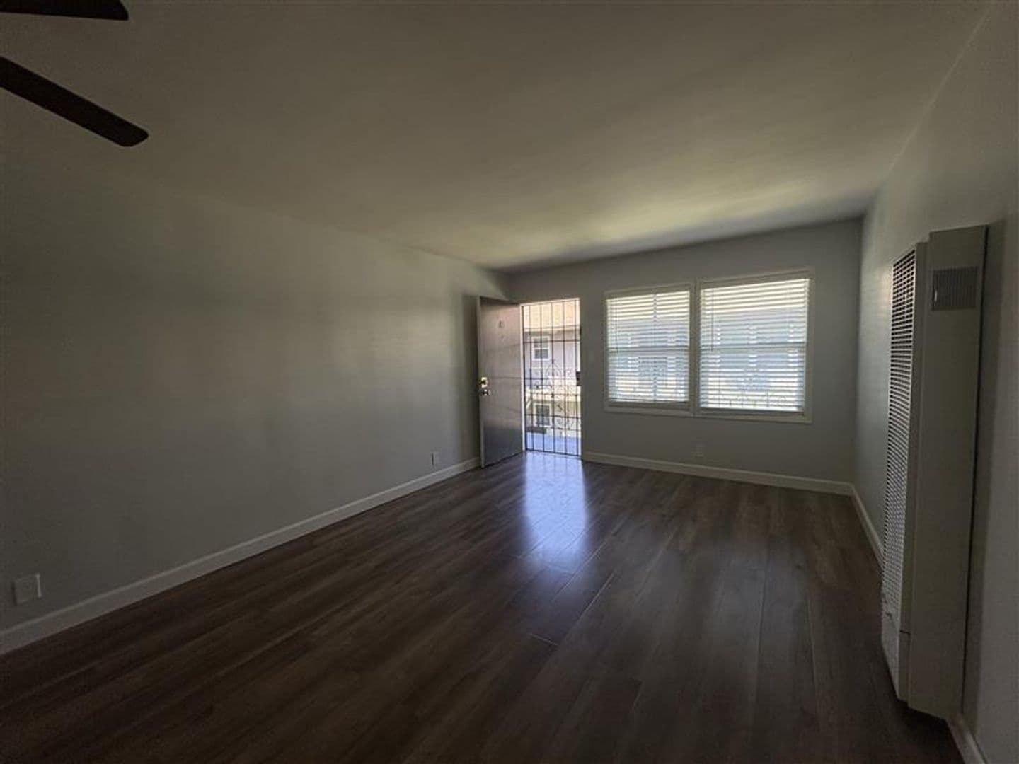 Long Beach Apartment: 201-209 E 12th St