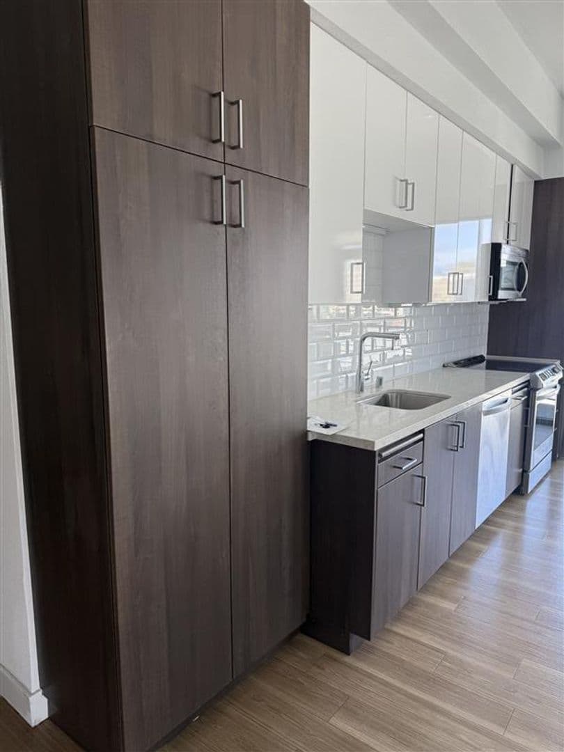 Los Angeles Apartment: 535 S Kingsley Dr. - 201