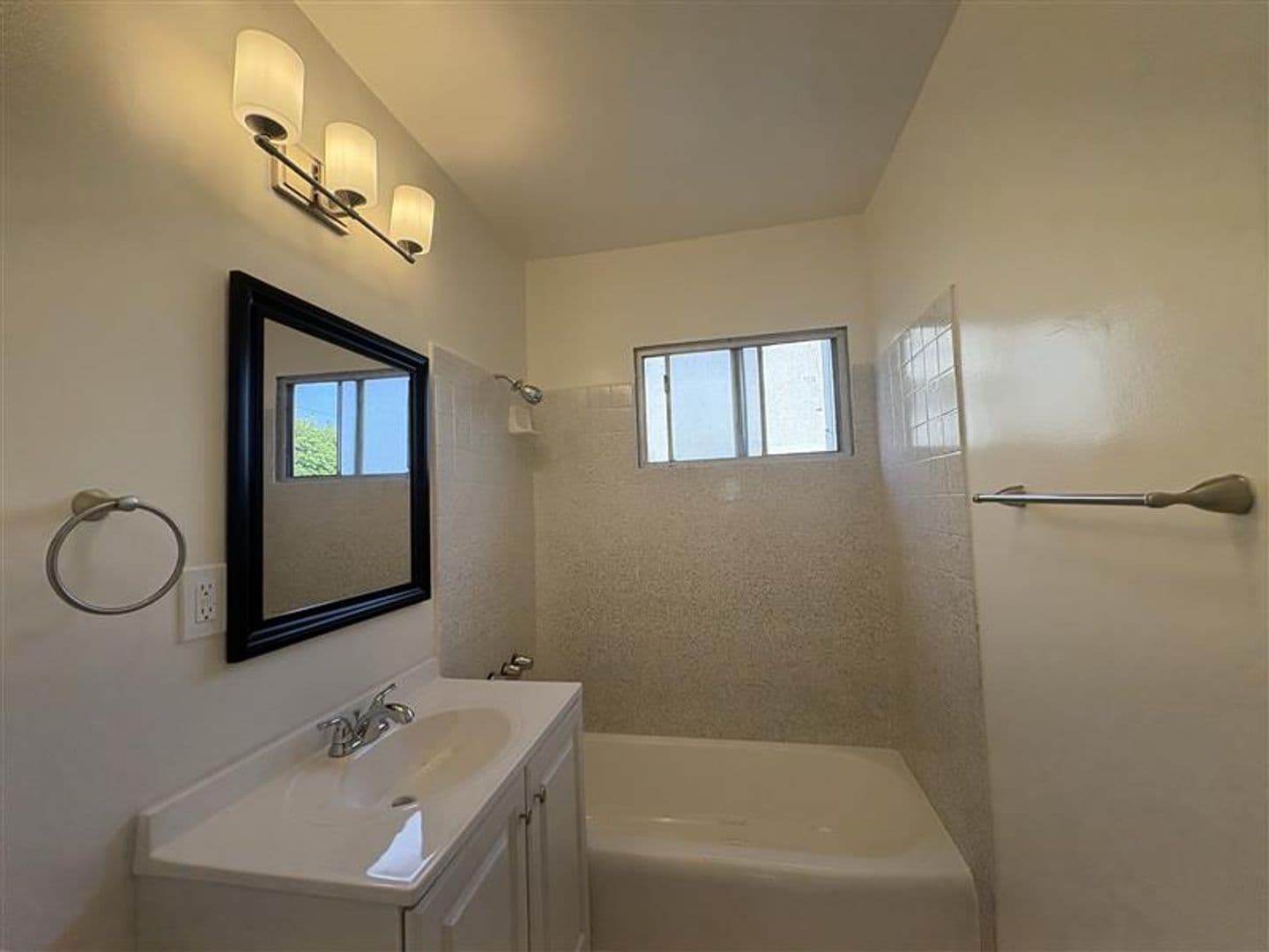 Venice Apartment: 2727-2741 Abbot Kinney Blvd