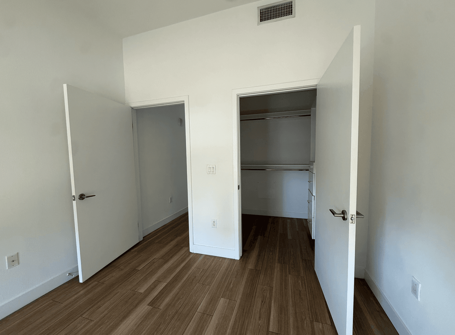 Los Angeles Apartment: 535 S Kingsley Dr. - 602